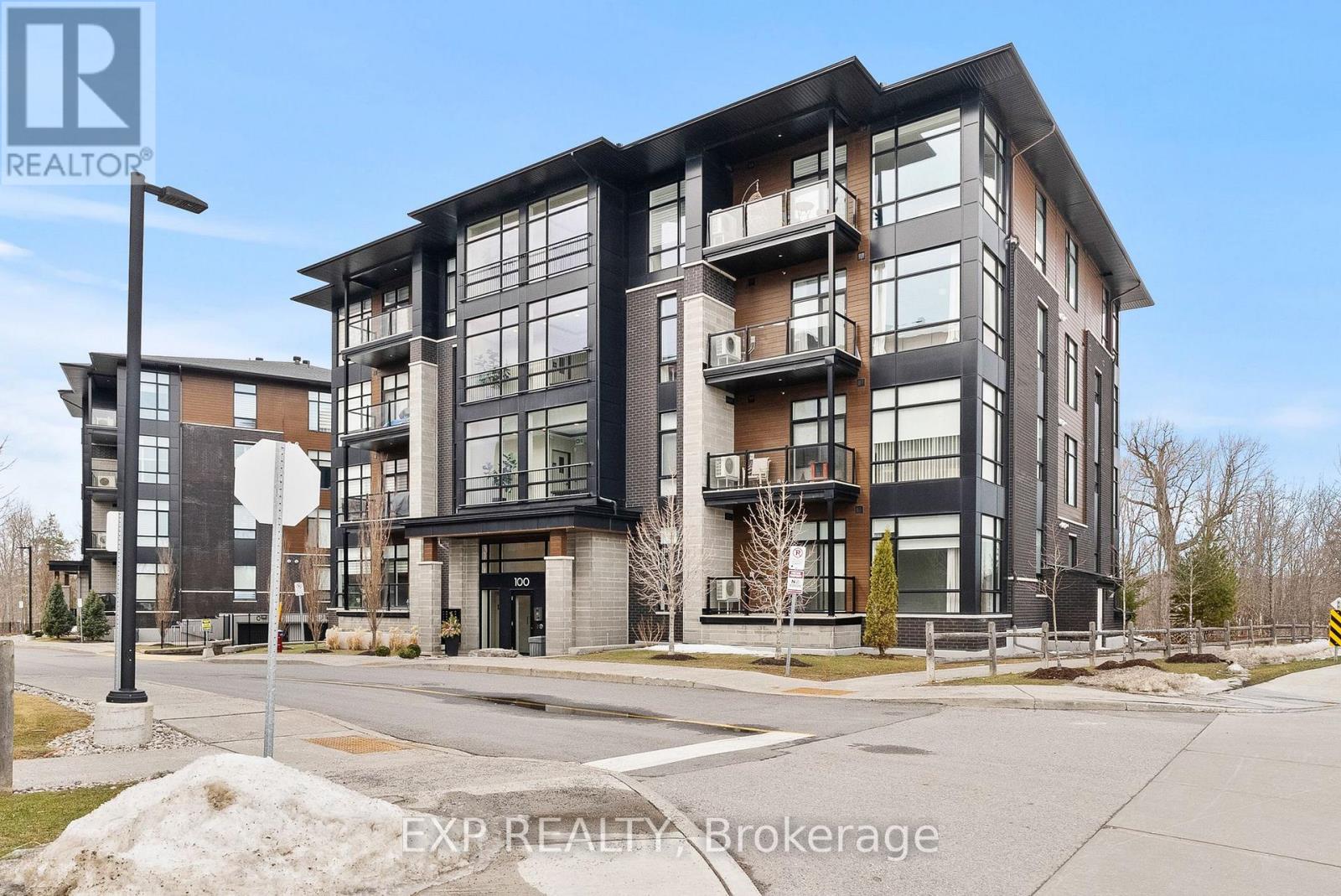 301 - 100 Cortile Private