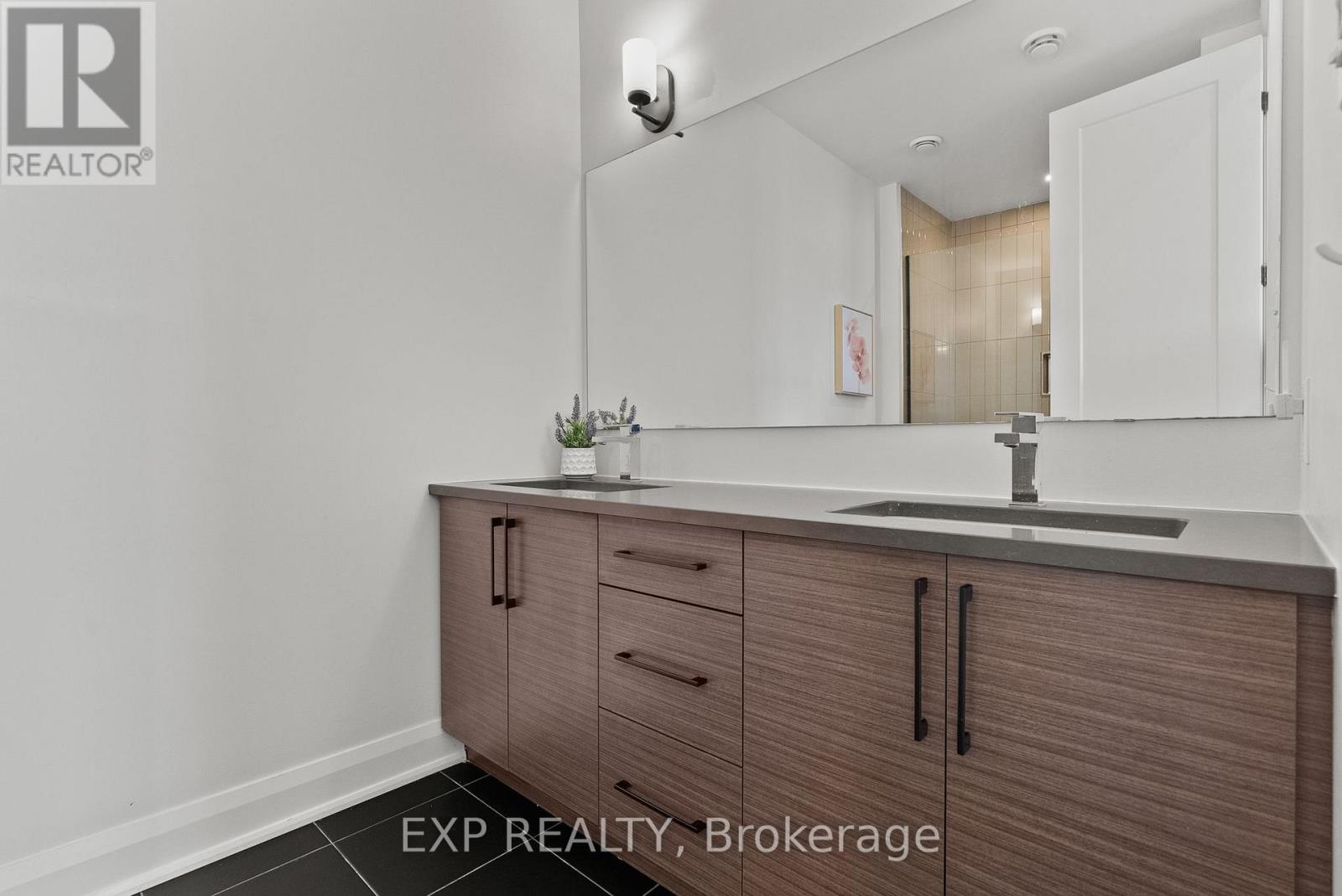 301 - 100 Cortile Private