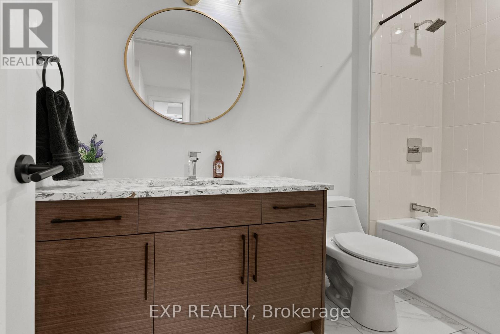 301 - 100 Cortile Private