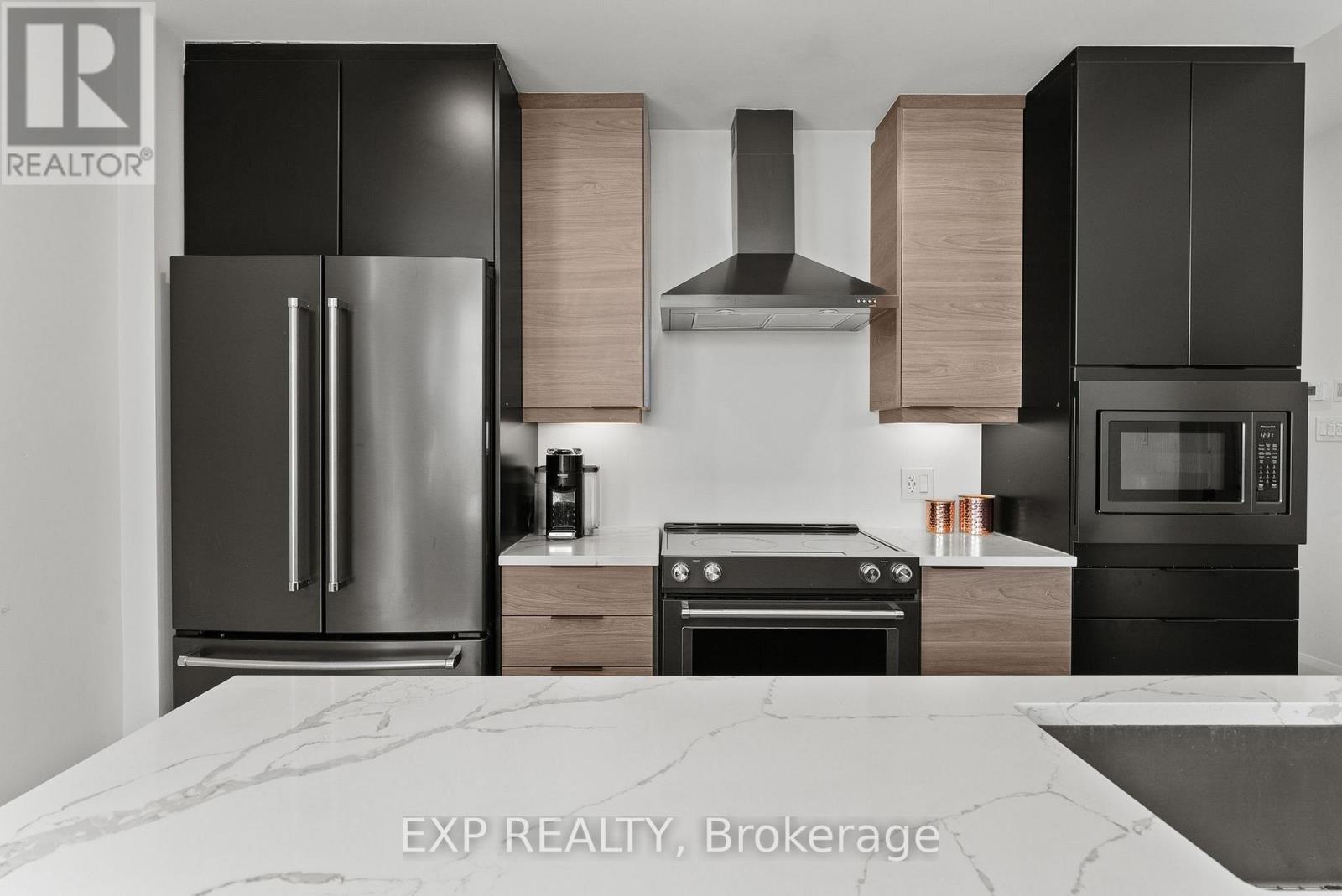 301 - 100 Cortile Private