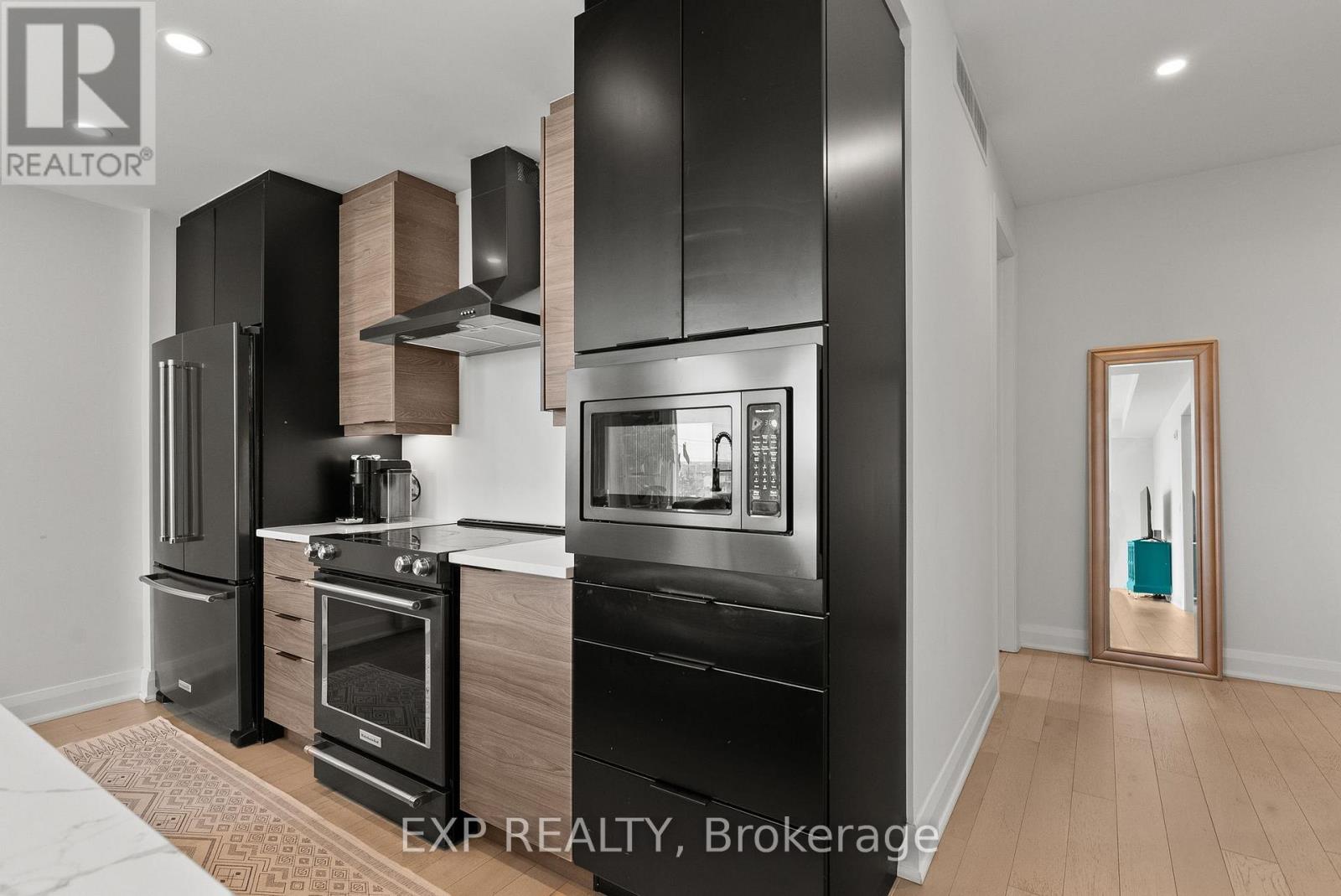 301 - 100 Cortile Private