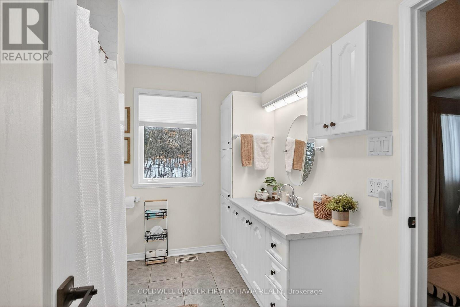 2960 Ernside Crescent