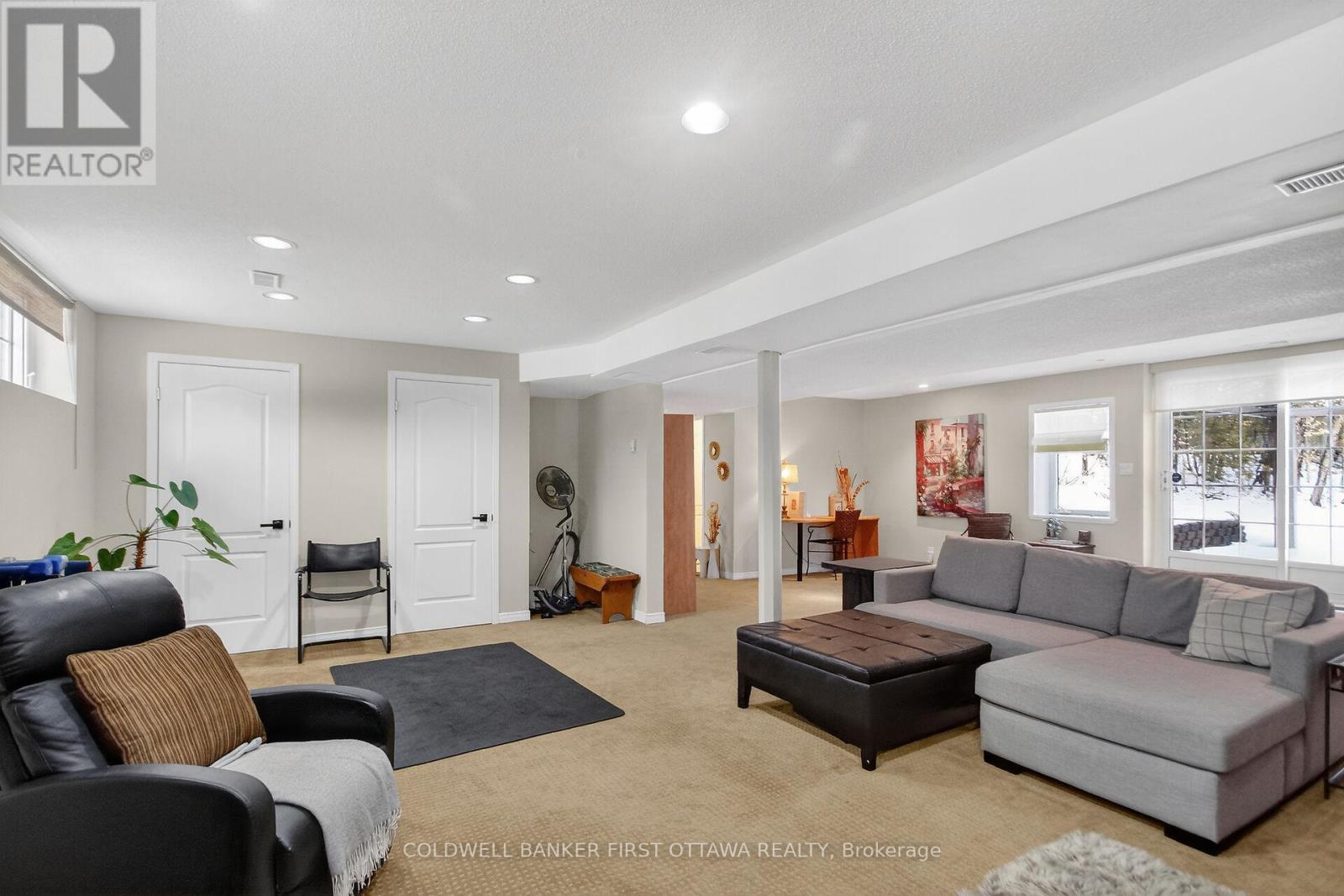 2960 Ernside Crescent