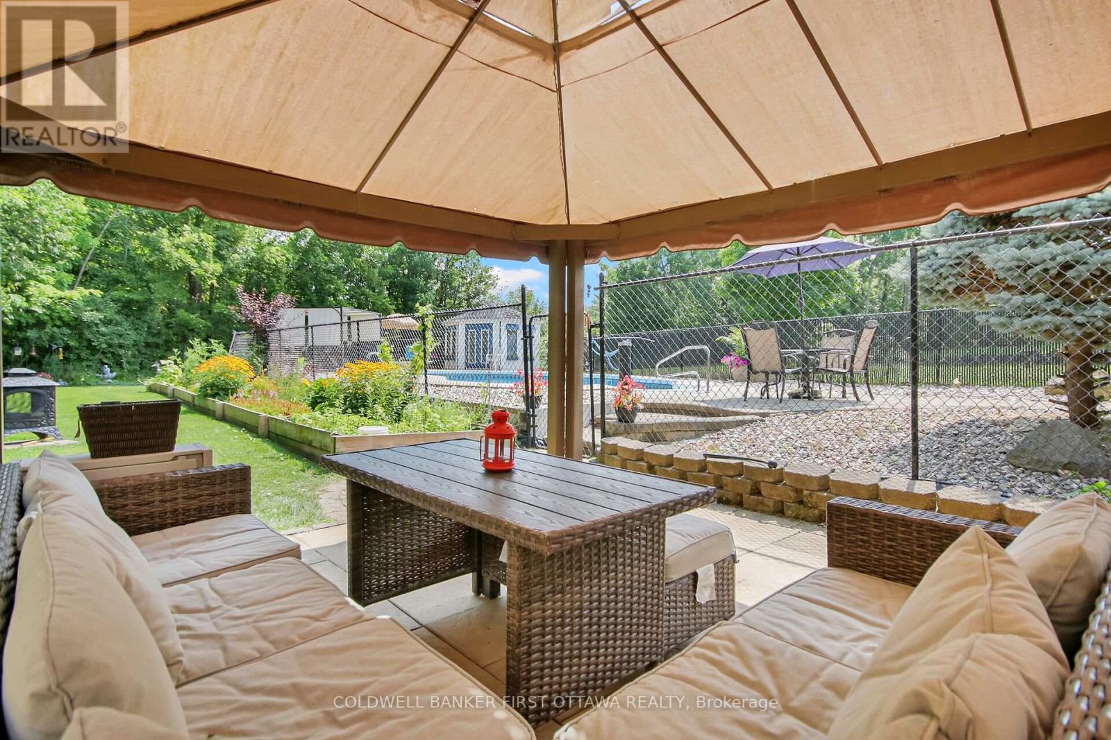 2960 Ernside Crescent