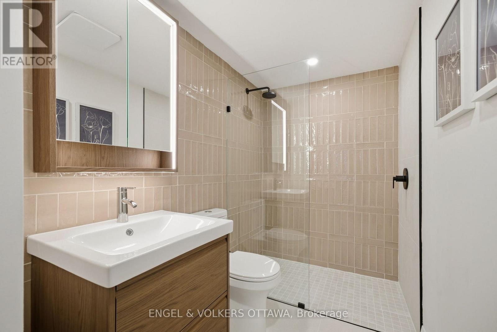 202 - 1490 Heron Road