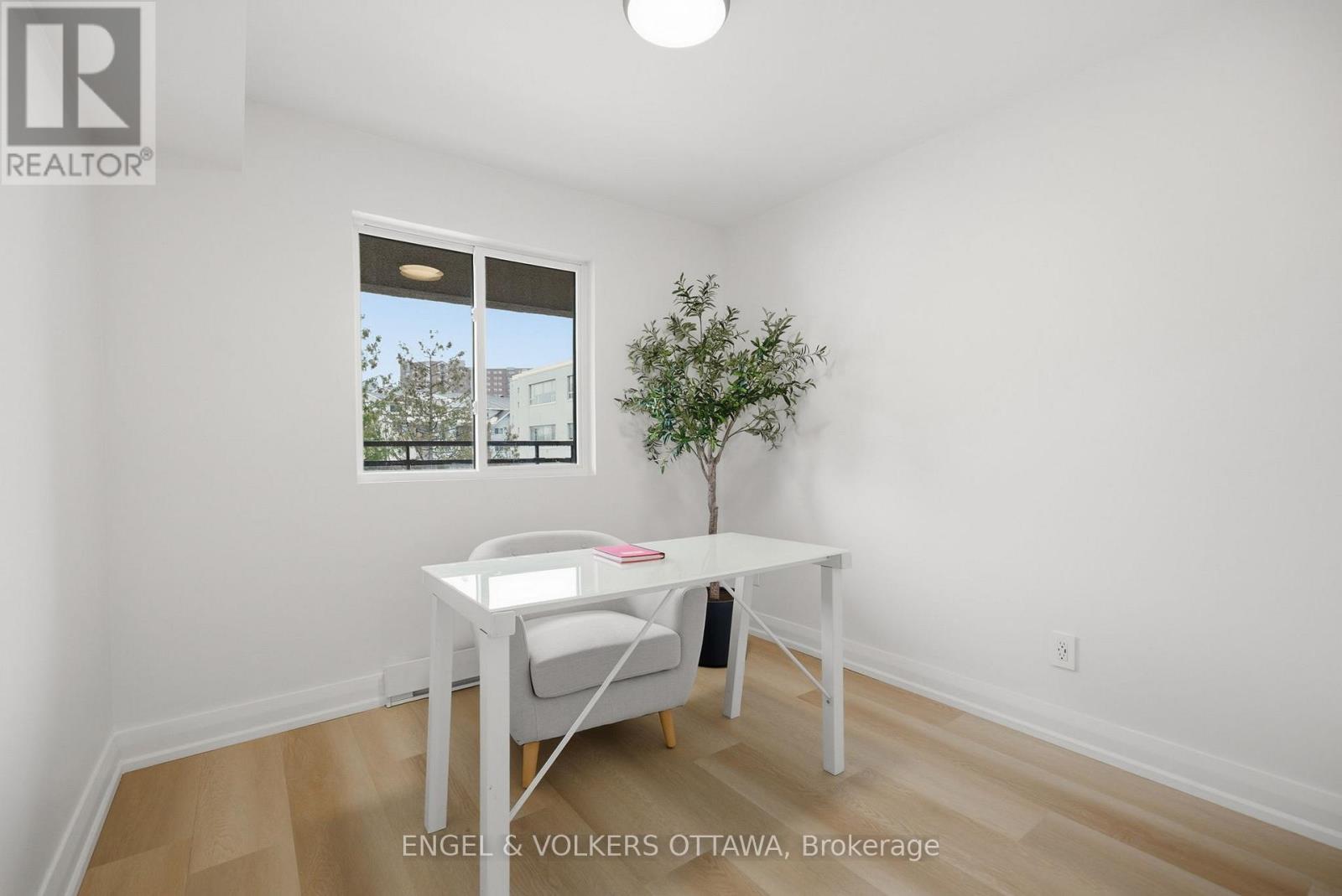 202 - 1490 Heron Road