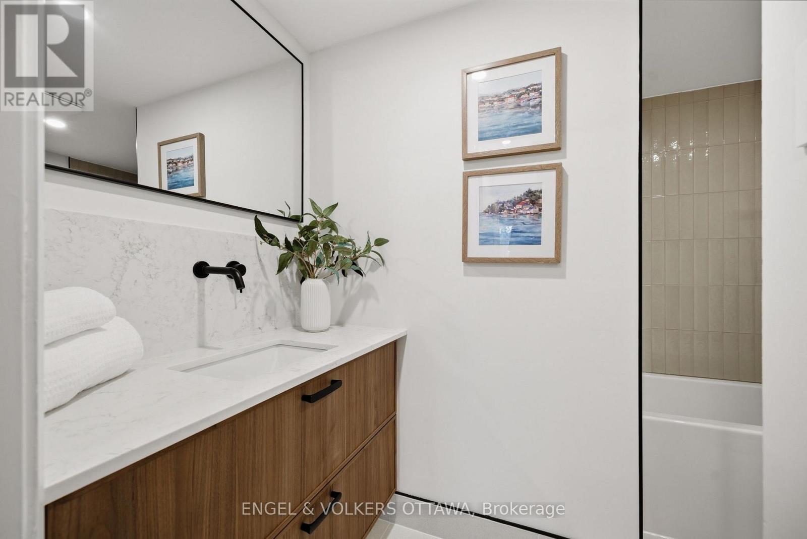 202 - 1490 Heron Road