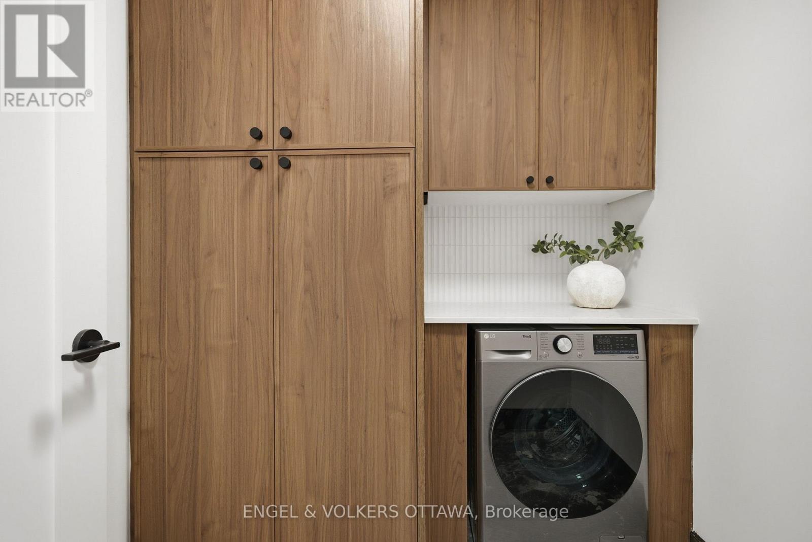 202 - 1490 Heron Road