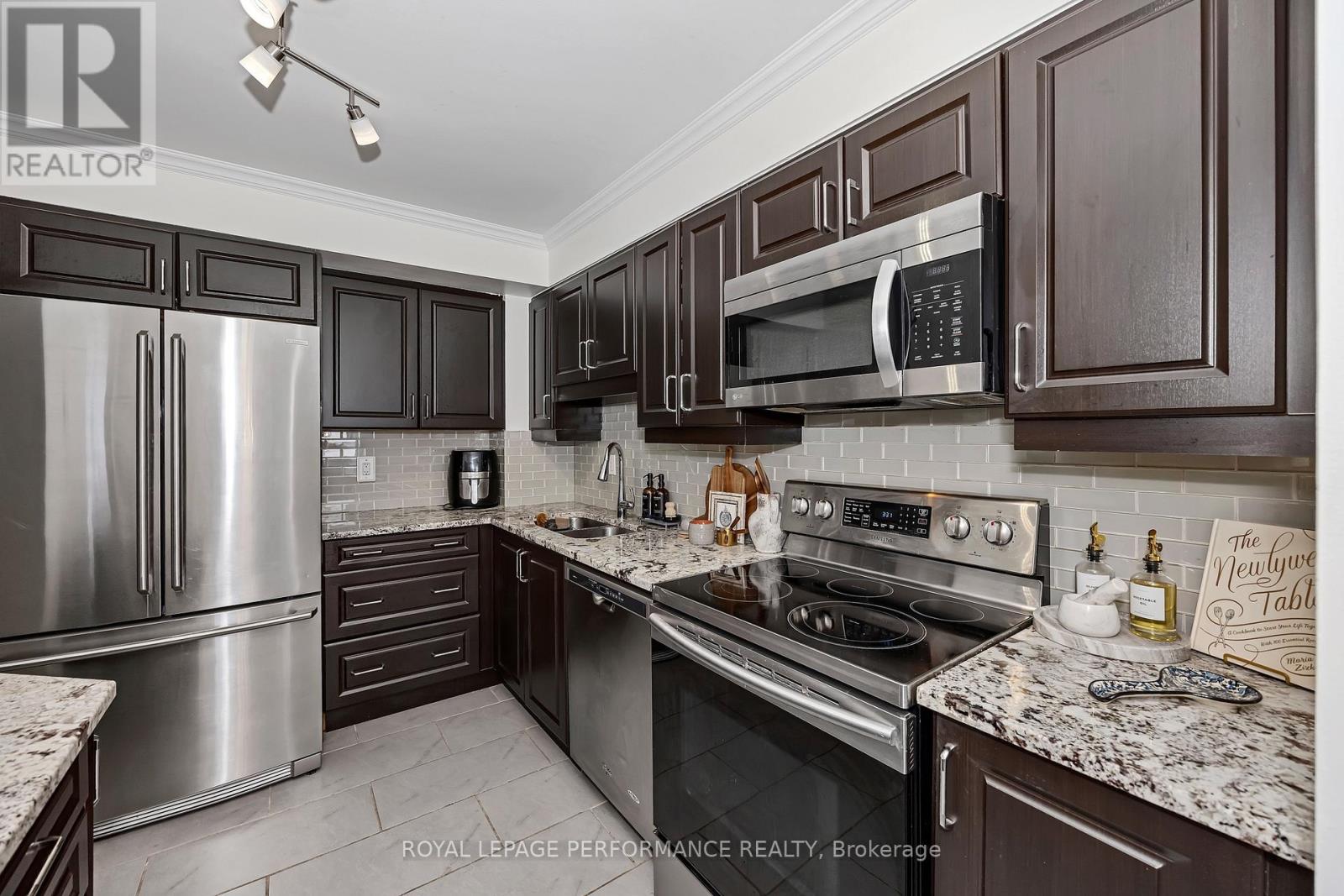 1512 - 2760 Carousel Crescent