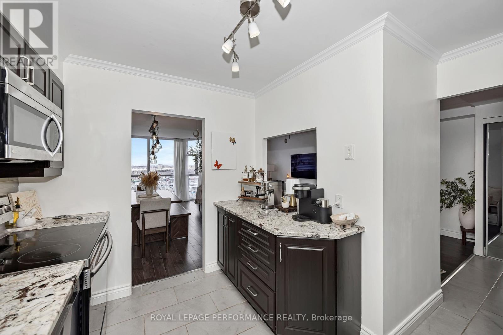 1512 - 2760 Carousel Crescent