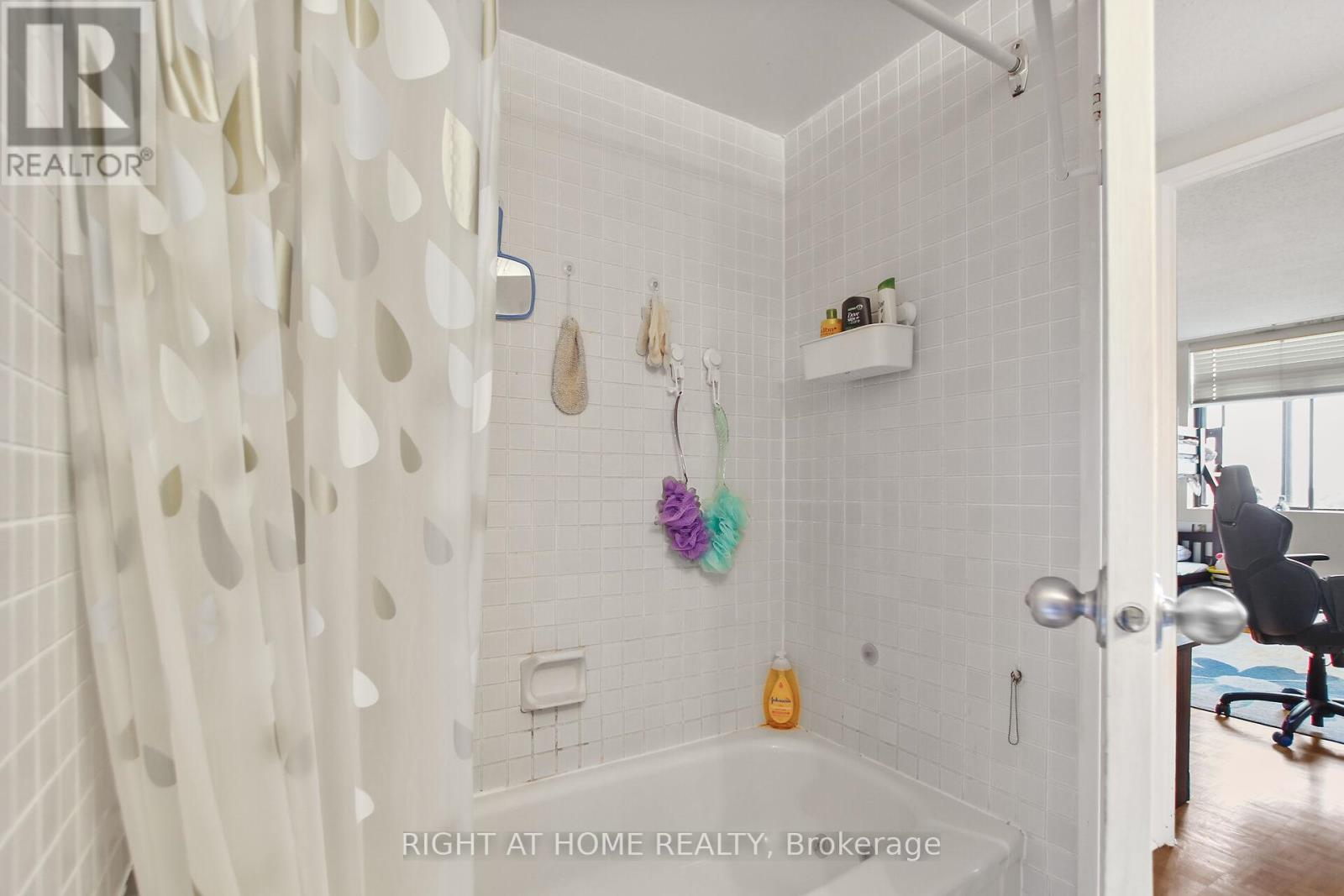 1213 - 2871 Richmond Road W