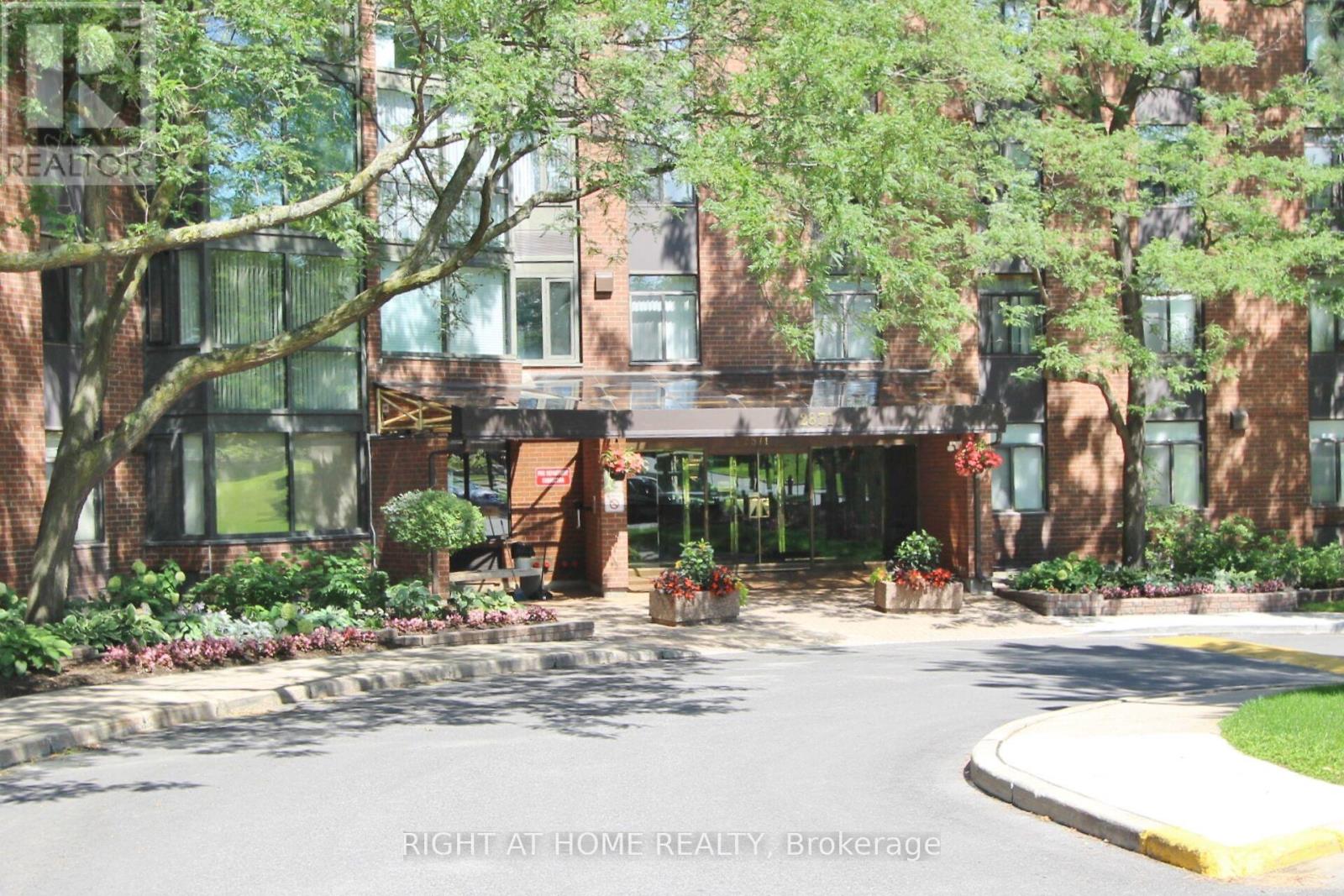 1213 - 2871 Richmond Road W