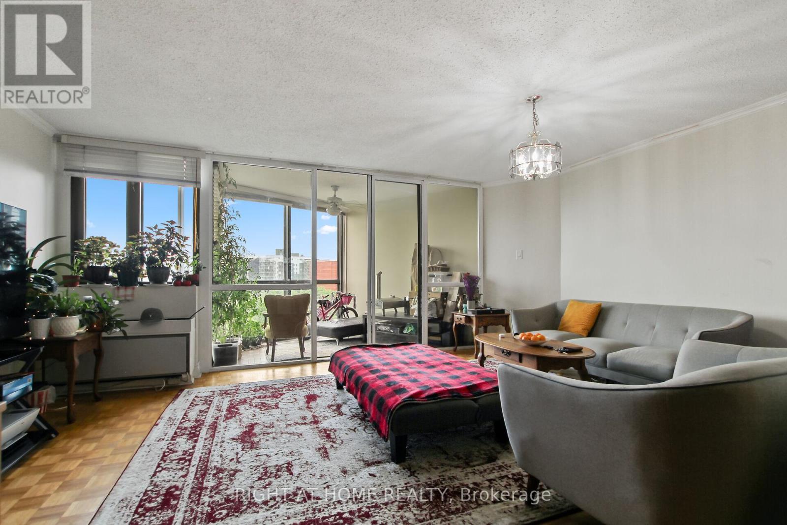 1213 - 2871 Richmond Road W