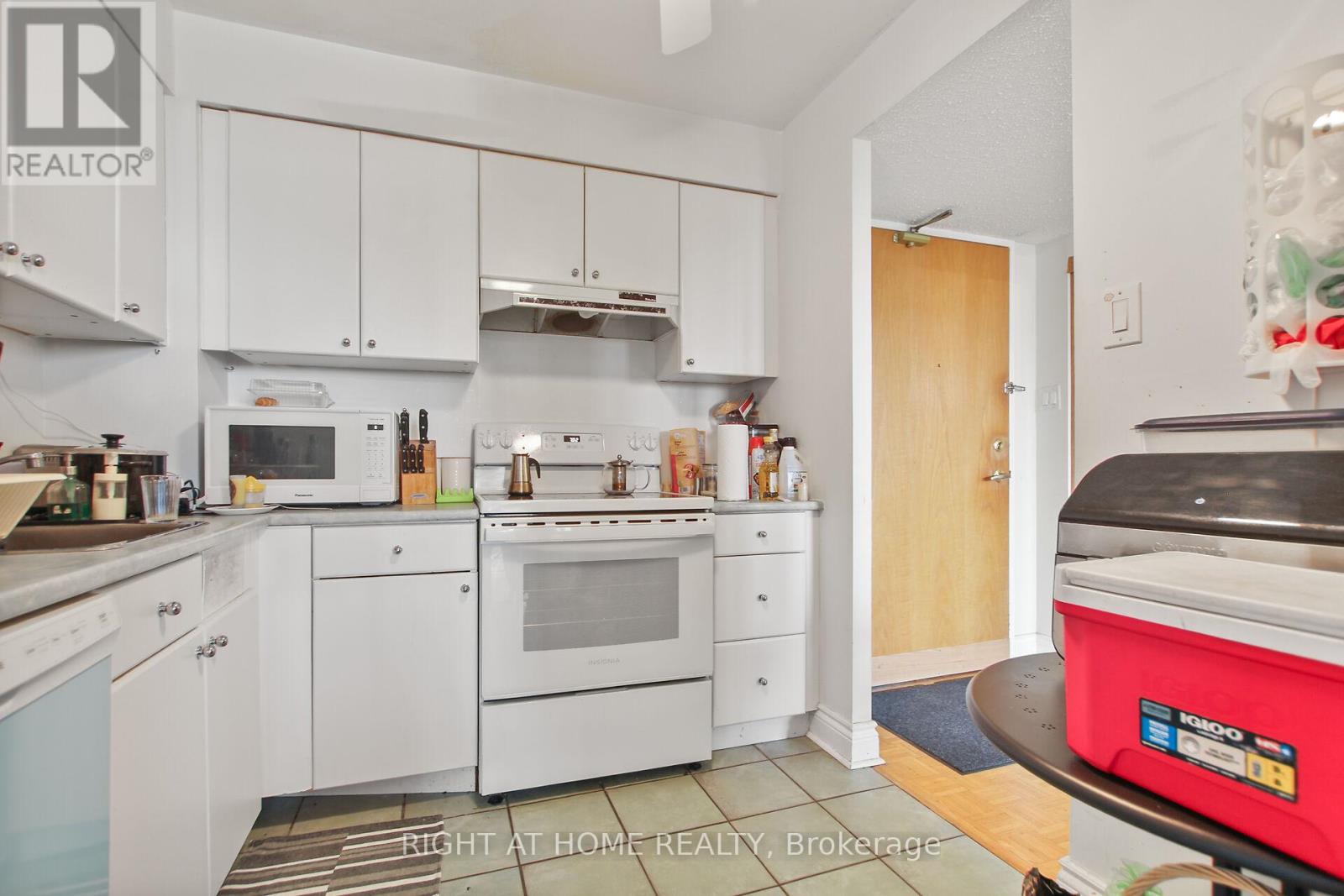 1213 - 2871 Richmond Road W