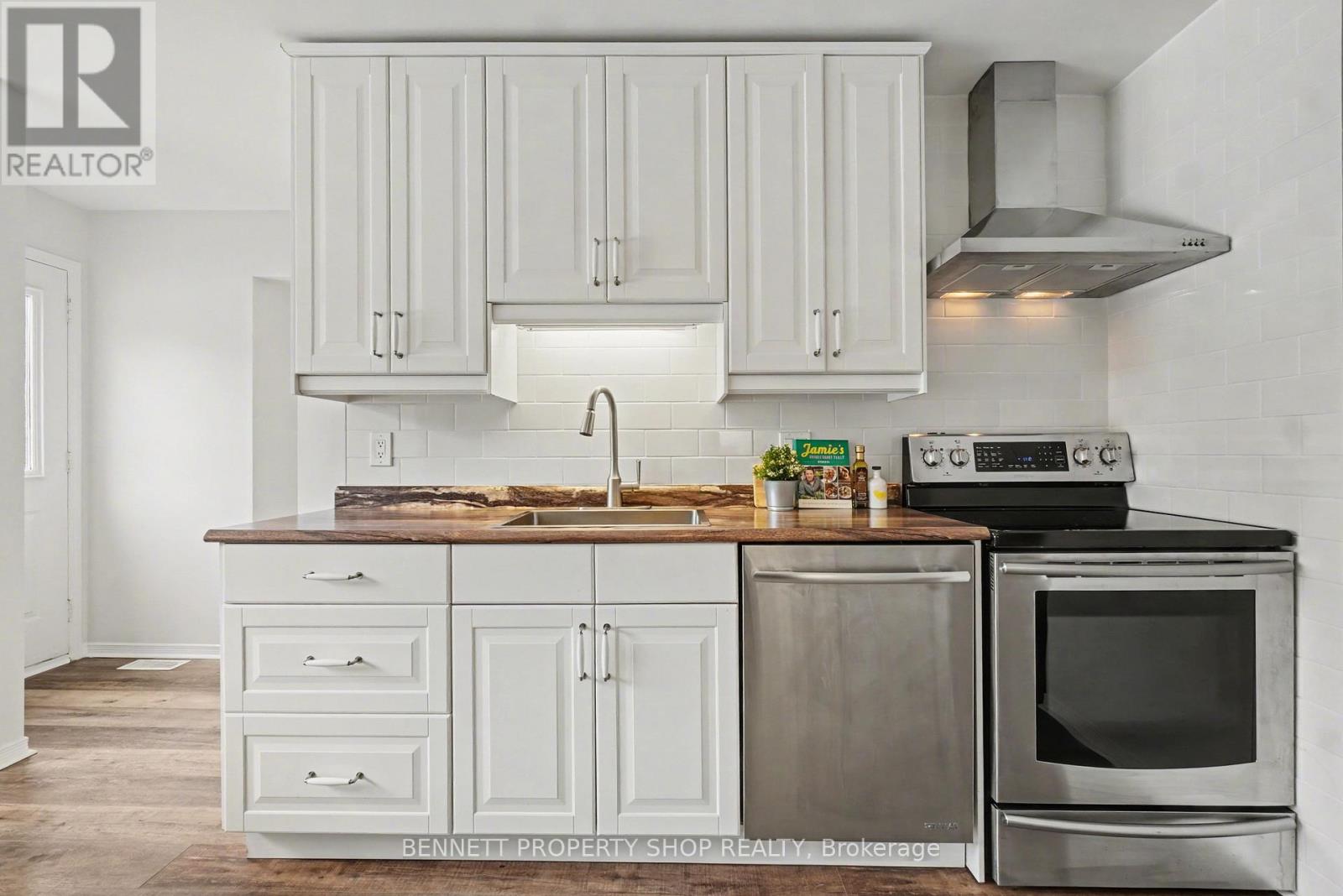 1262 Rousseau Crescent