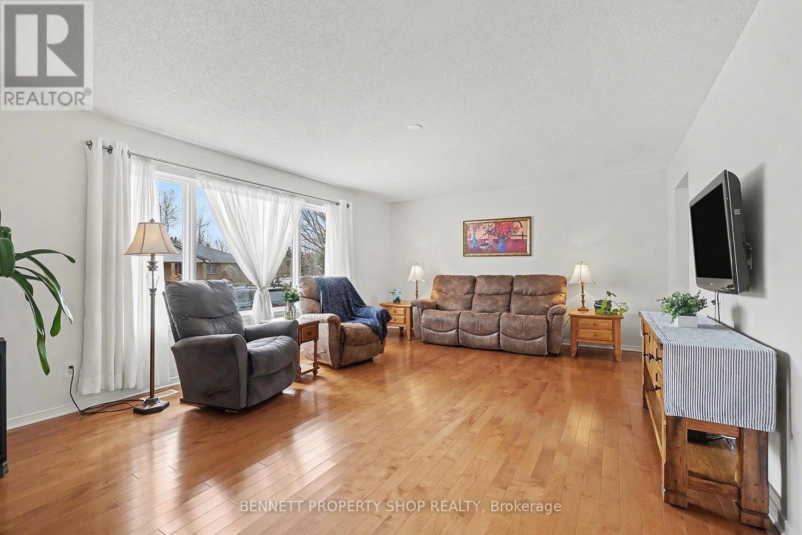 1262 Rousseau Crescent