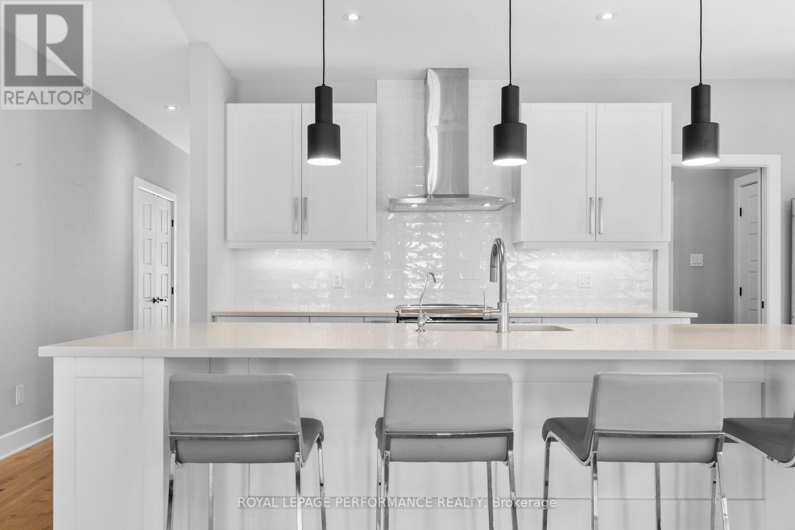 597 Robert Hill Street