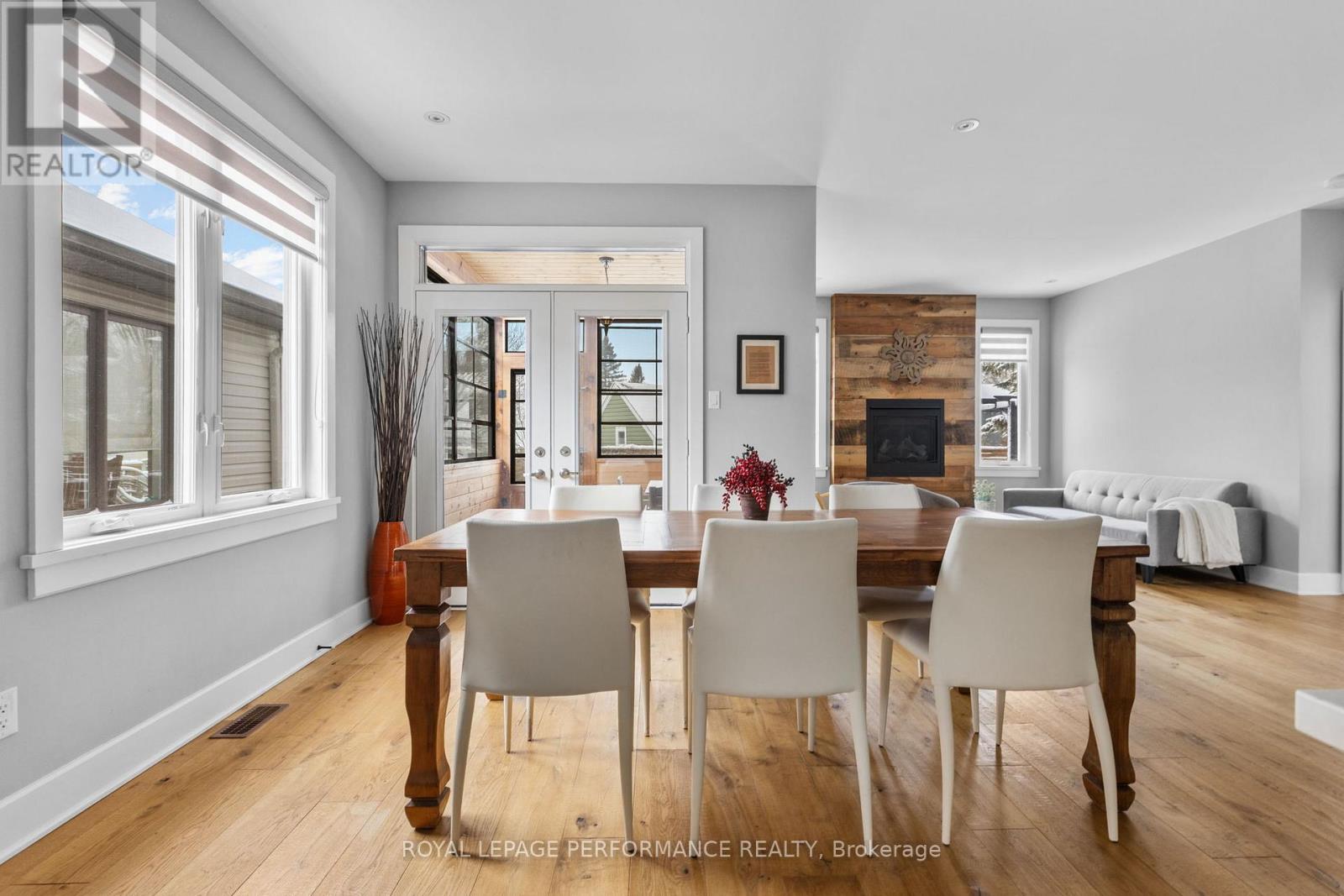 597 Robert Hill Street