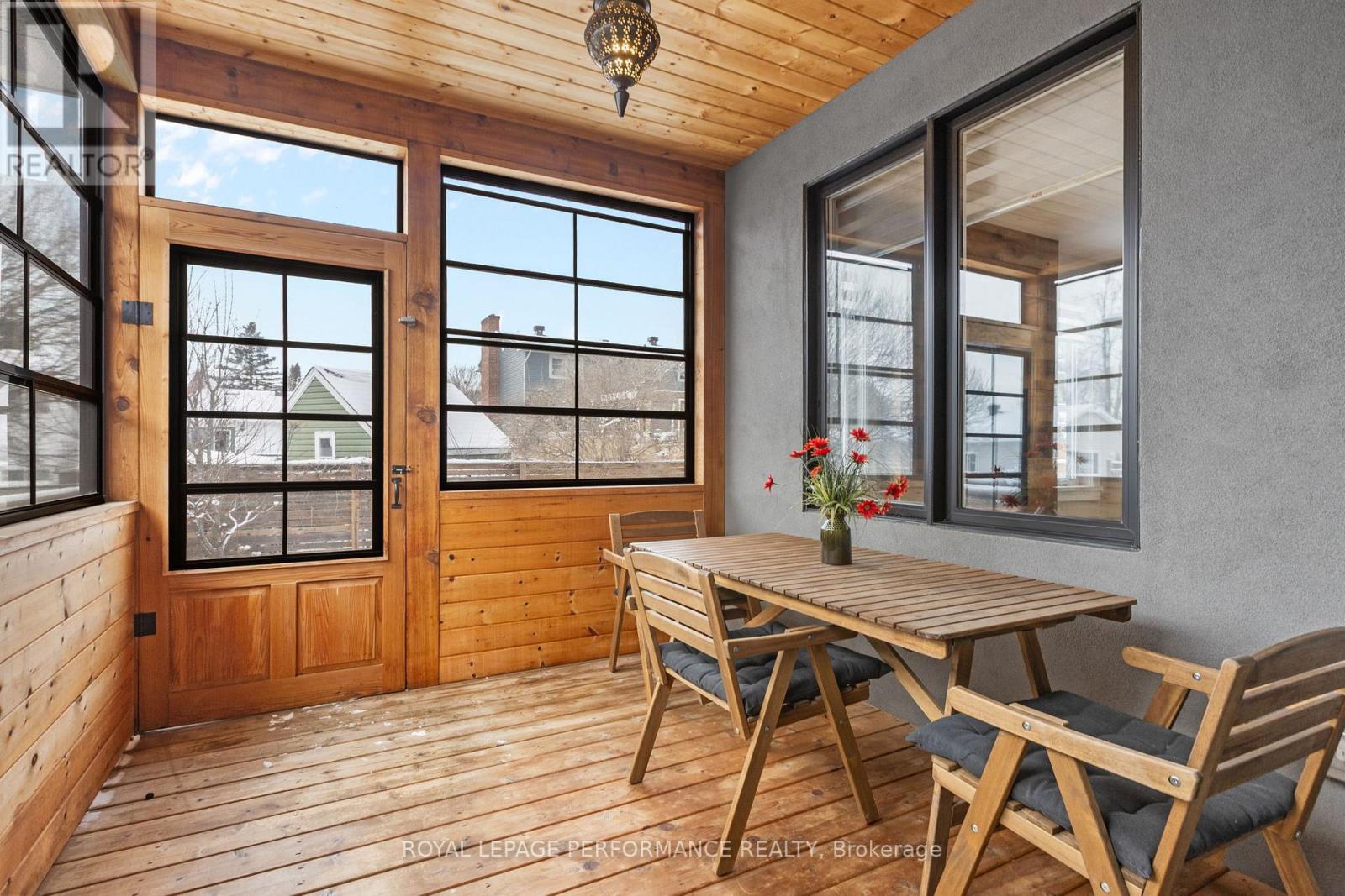 597 Robert Hill Street