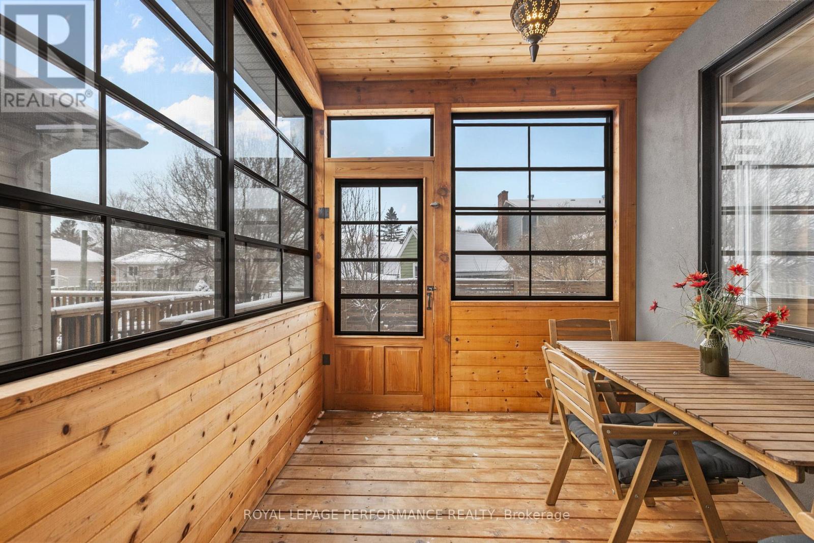 597 Robert Hill Street