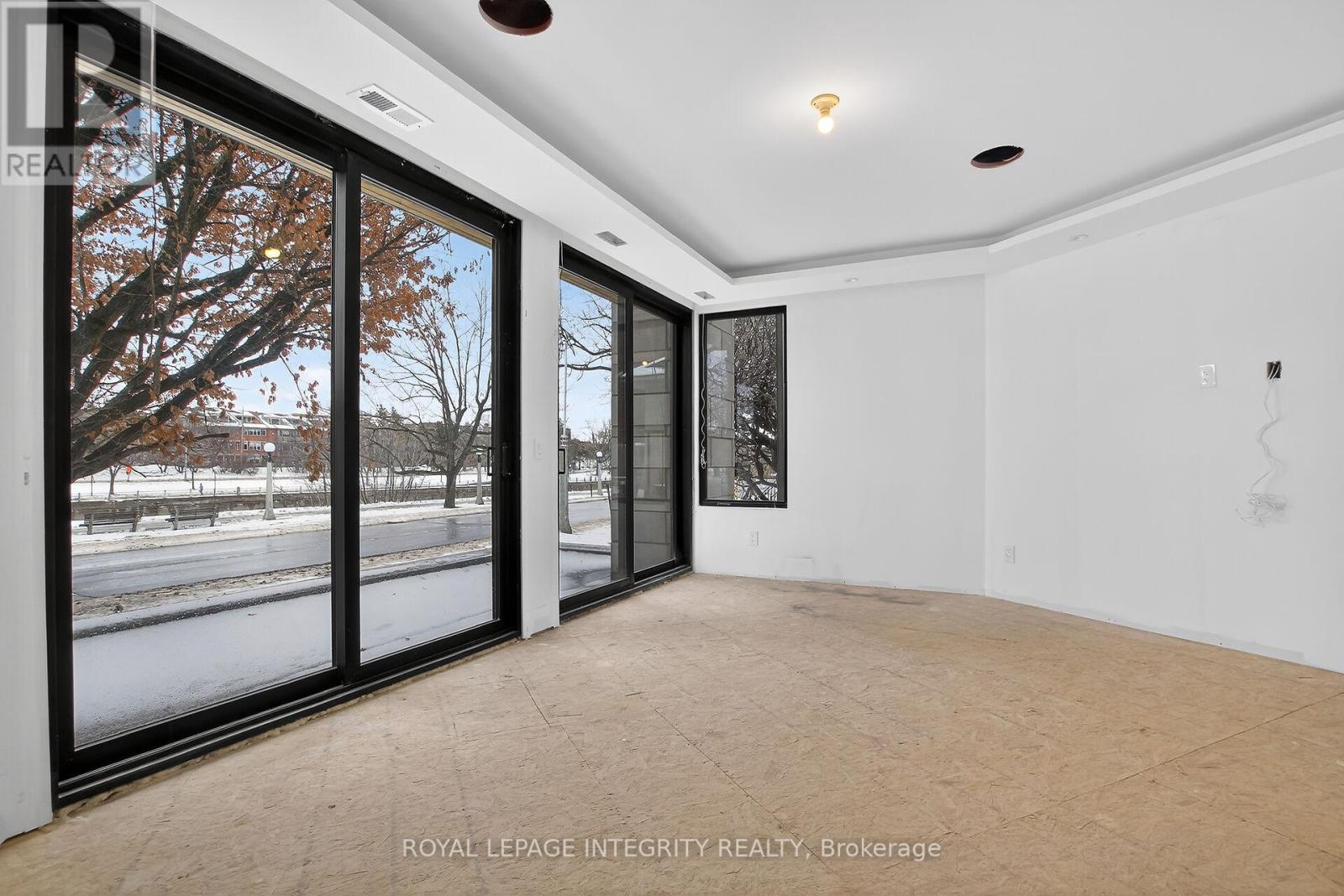 112 Queen Elizabeth Drive