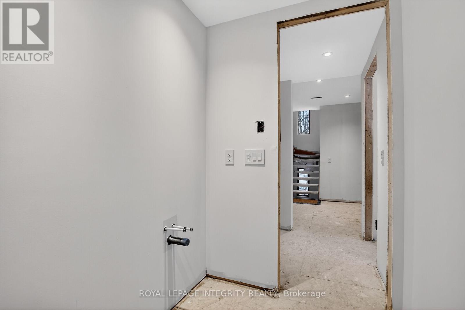 112 Queen Elizabeth Drive