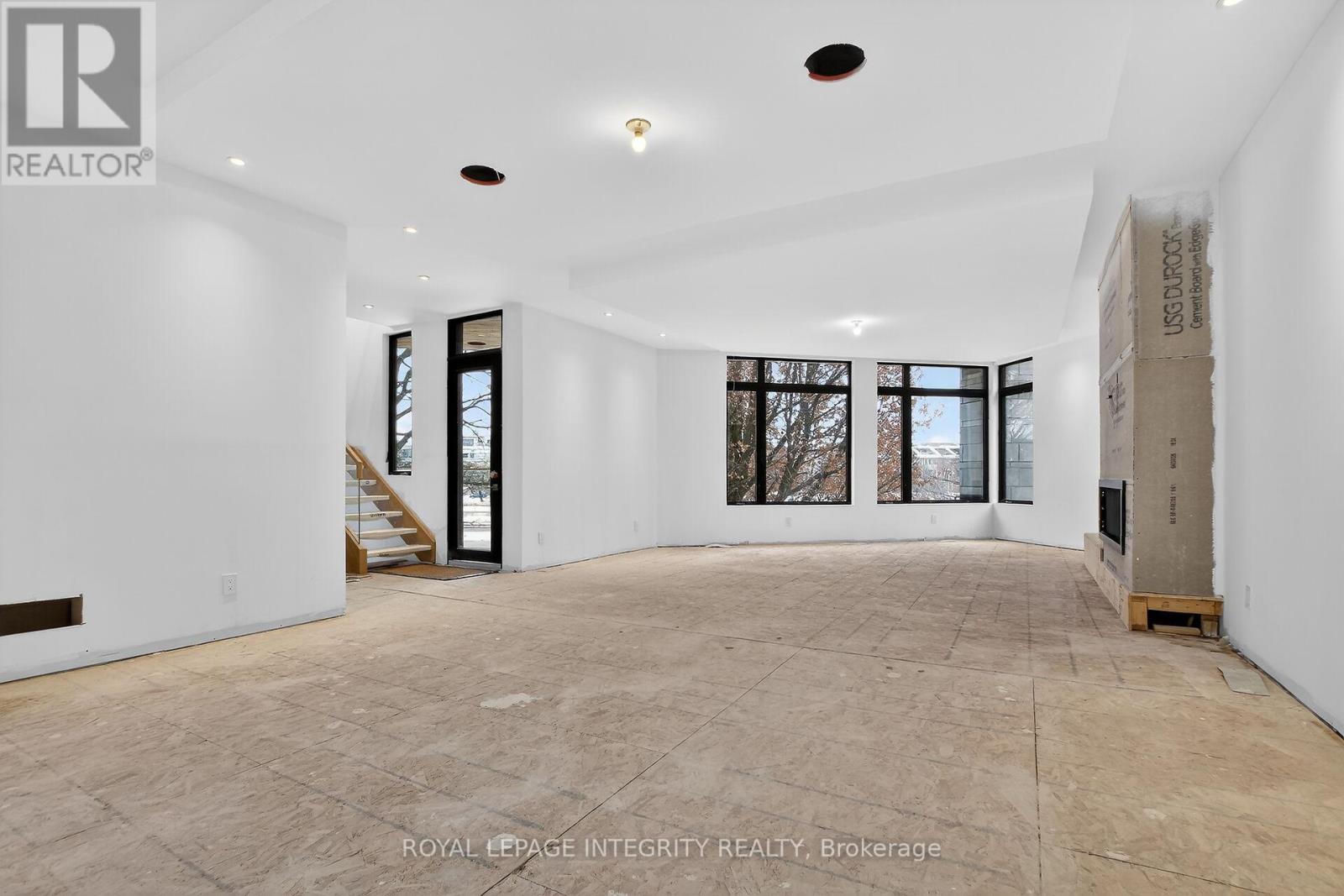 112 Queen Elizabeth Drive