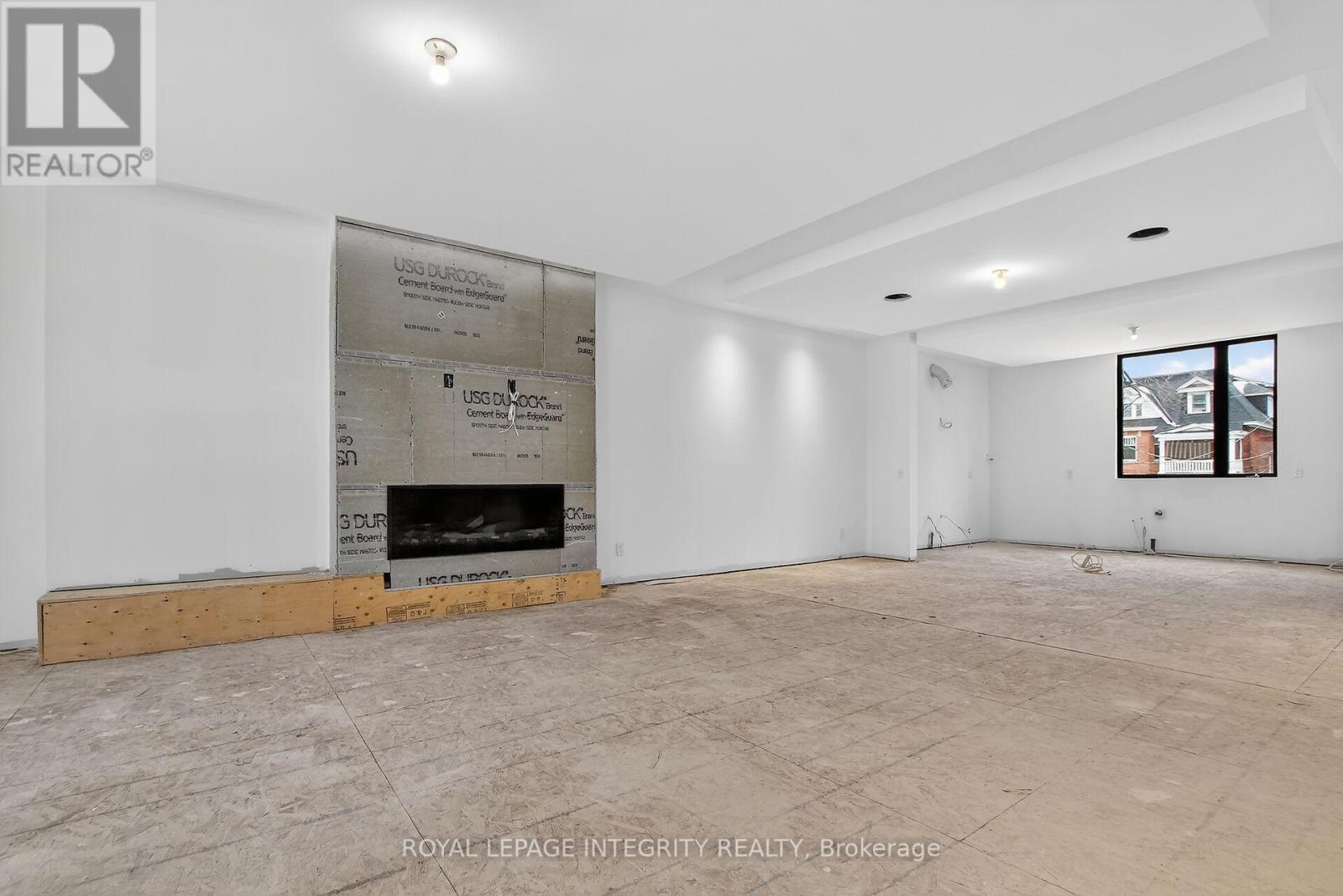 112 Queen Elizabeth Drive