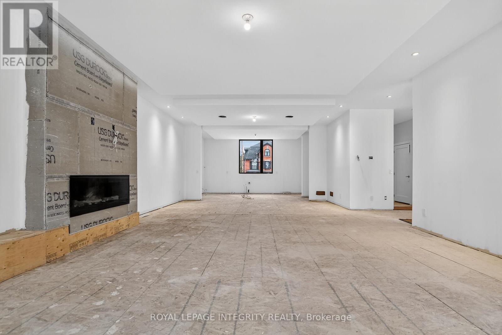 112 Queen Elizabeth Drive