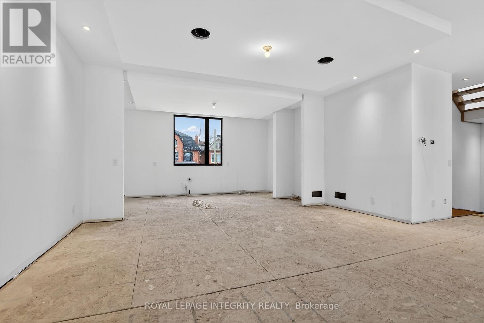 112 Queen Elizabeth Drive