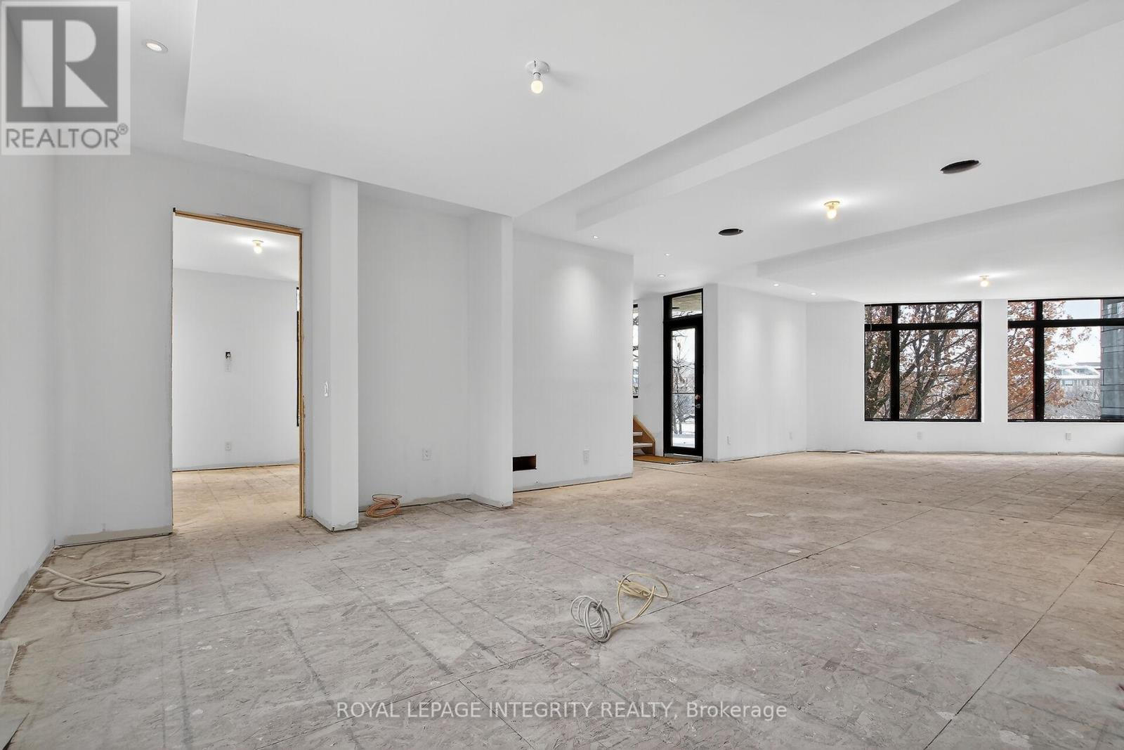 112 Queen Elizabeth Drive