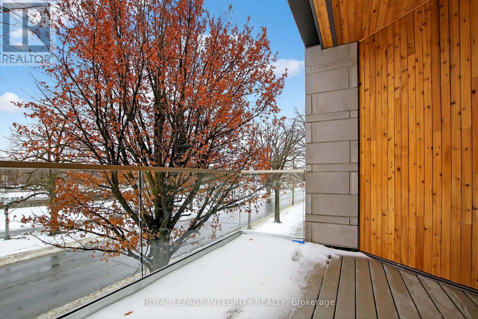 112 Queen Elizabeth Drive