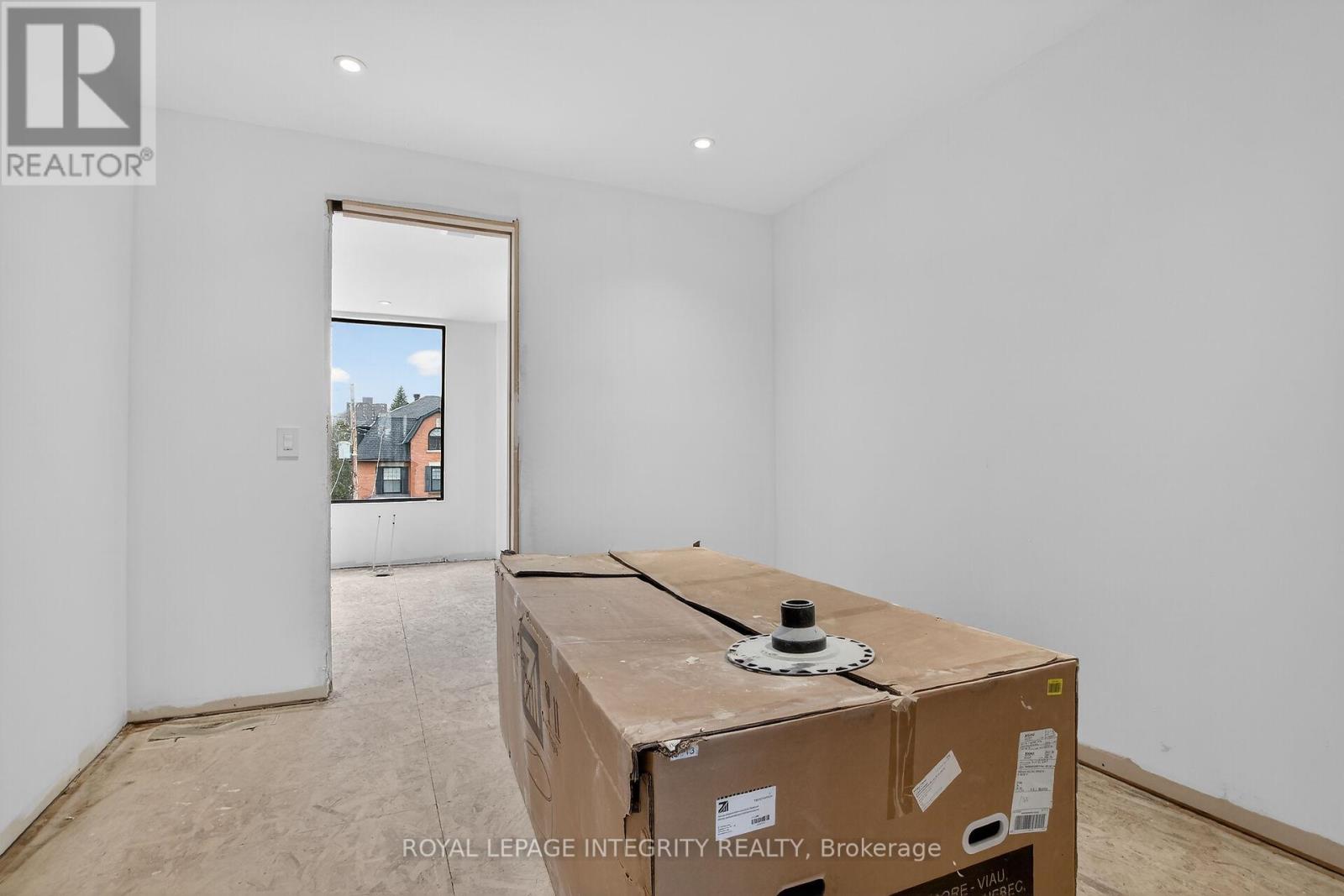 112 Queen Elizabeth Drive