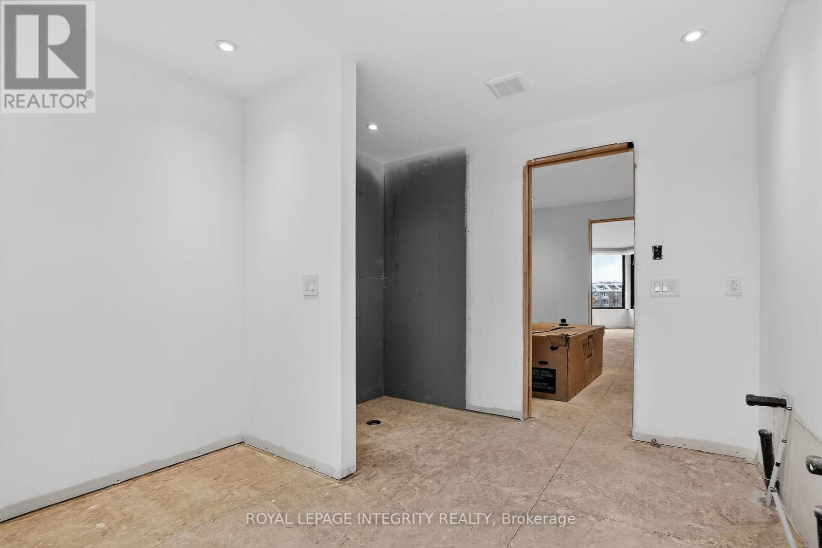 112 Queen Elizabeth Drive