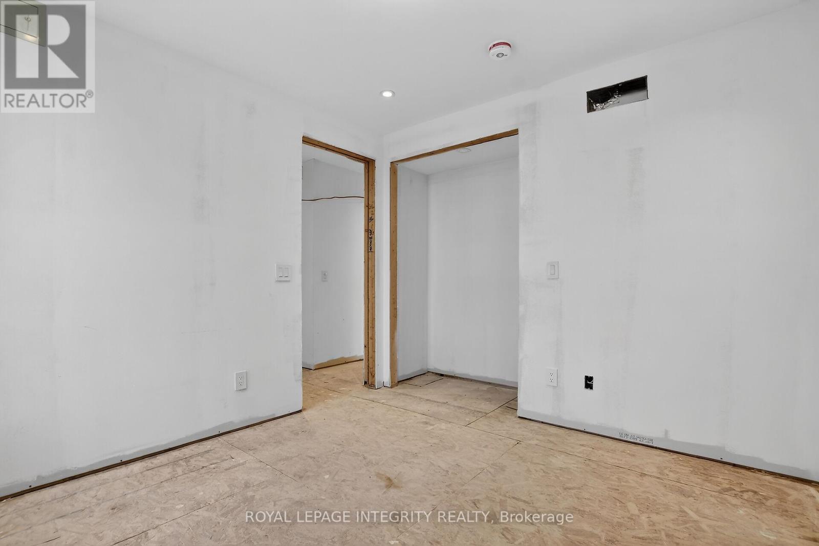 112 Queen Elizabeth Drive