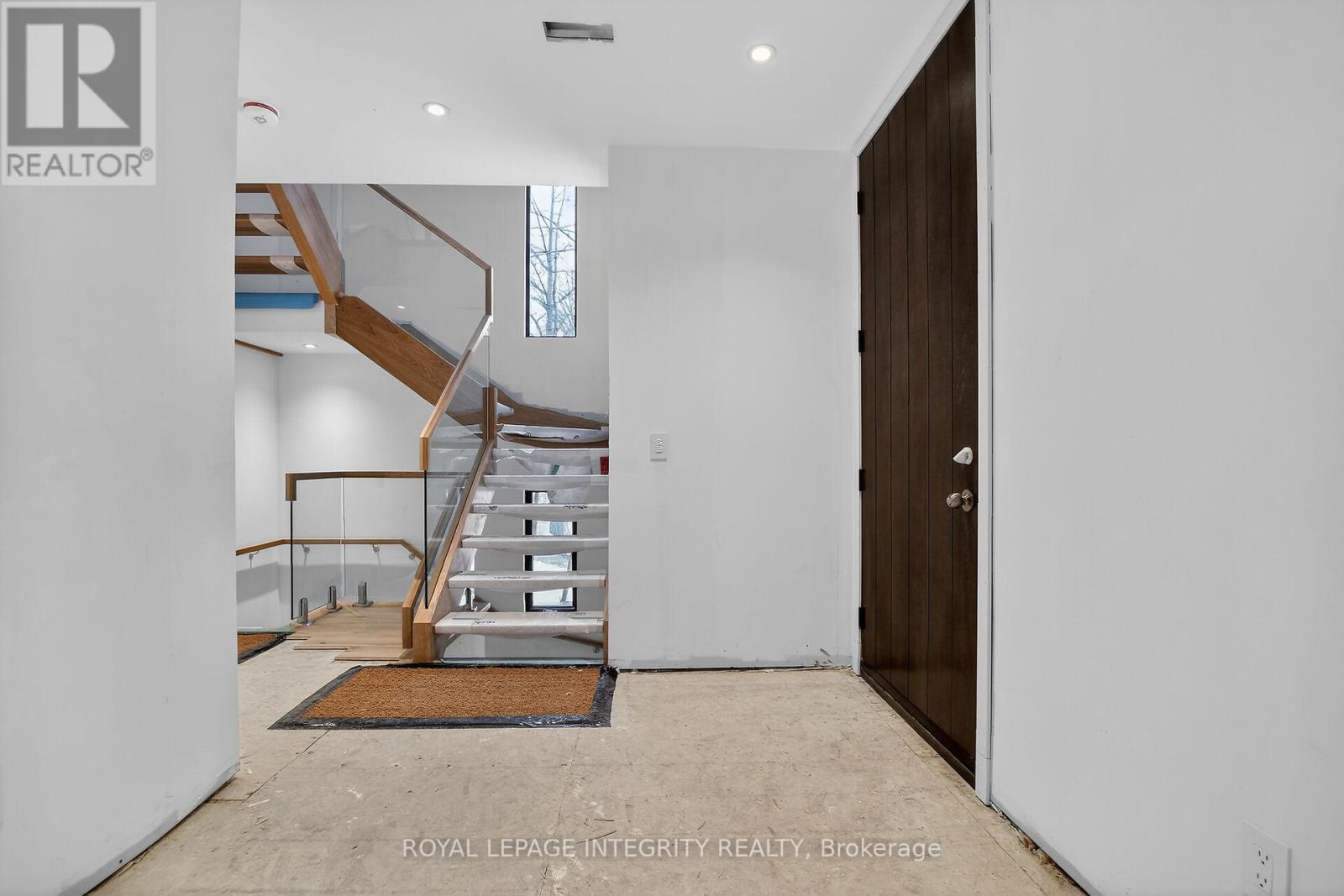 112 Queen Elizabeth Drive