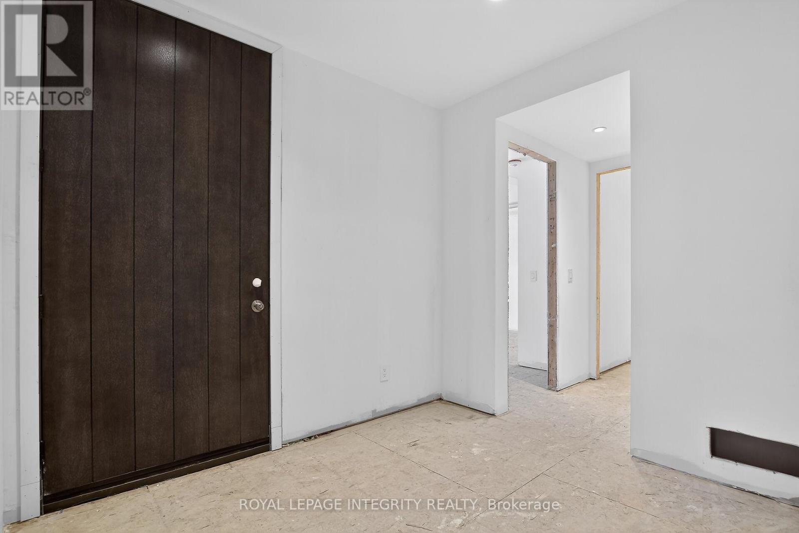 112 Queen Elizabeth Drive