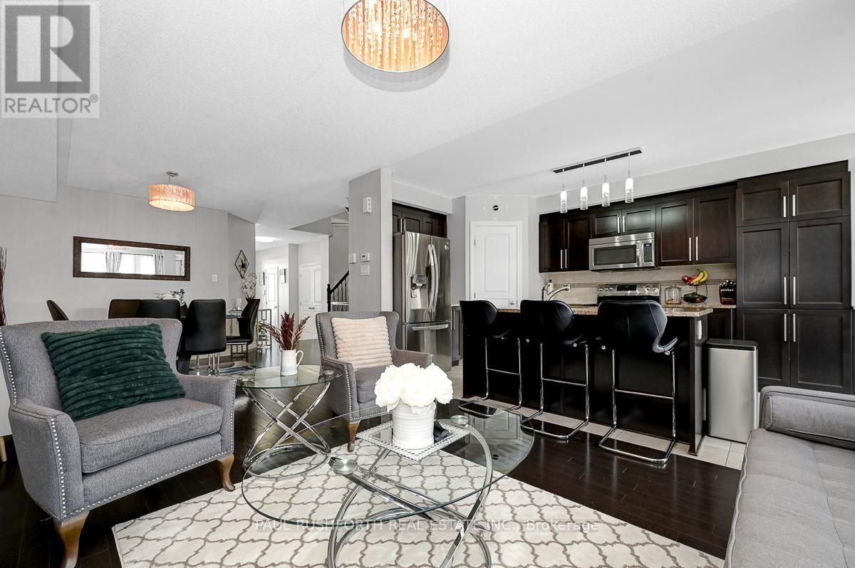 560 Du Pin Rouge Way