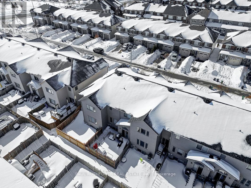 560 Du Pin Rouge Way