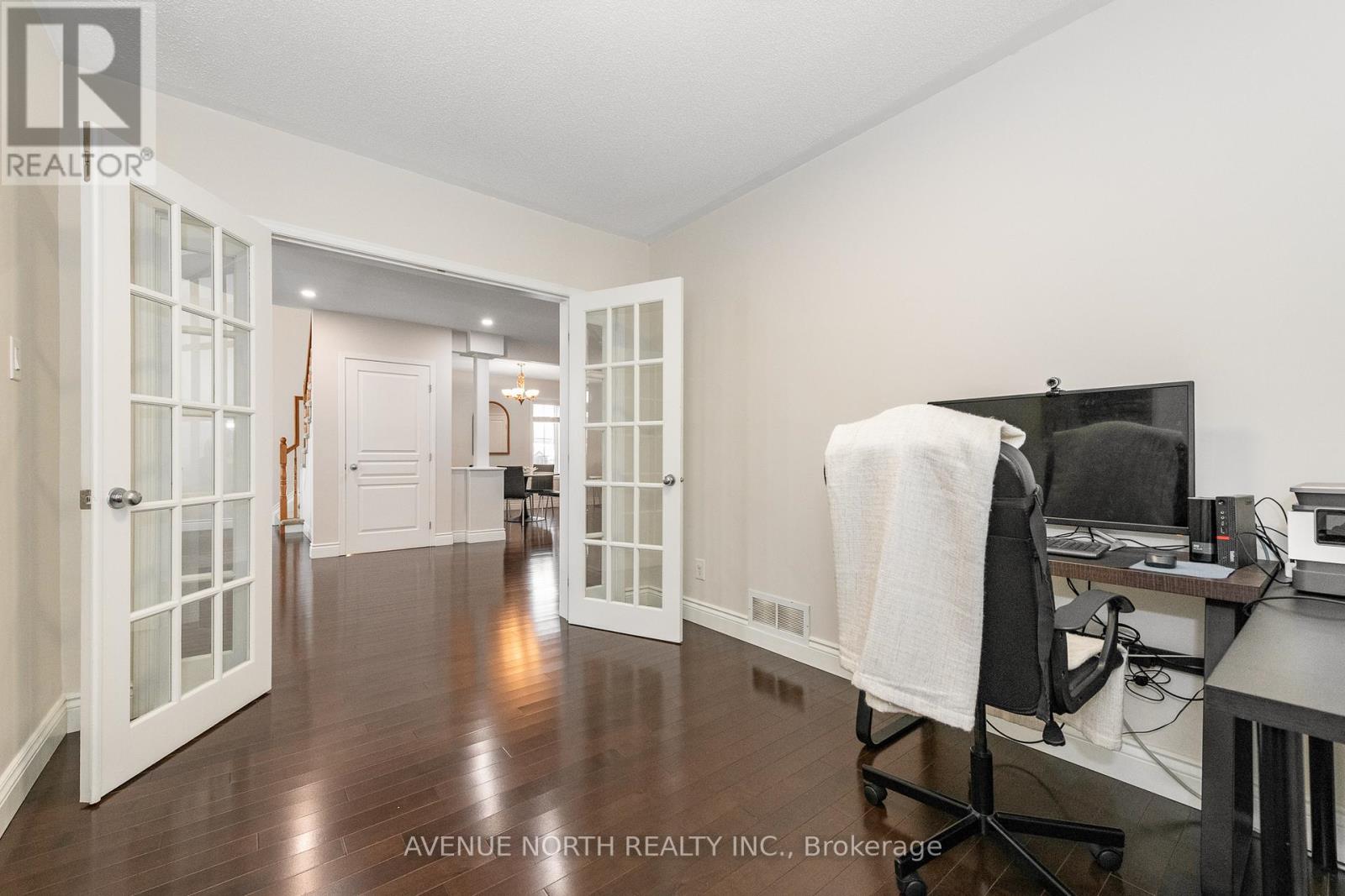 400 Deer View Avenue