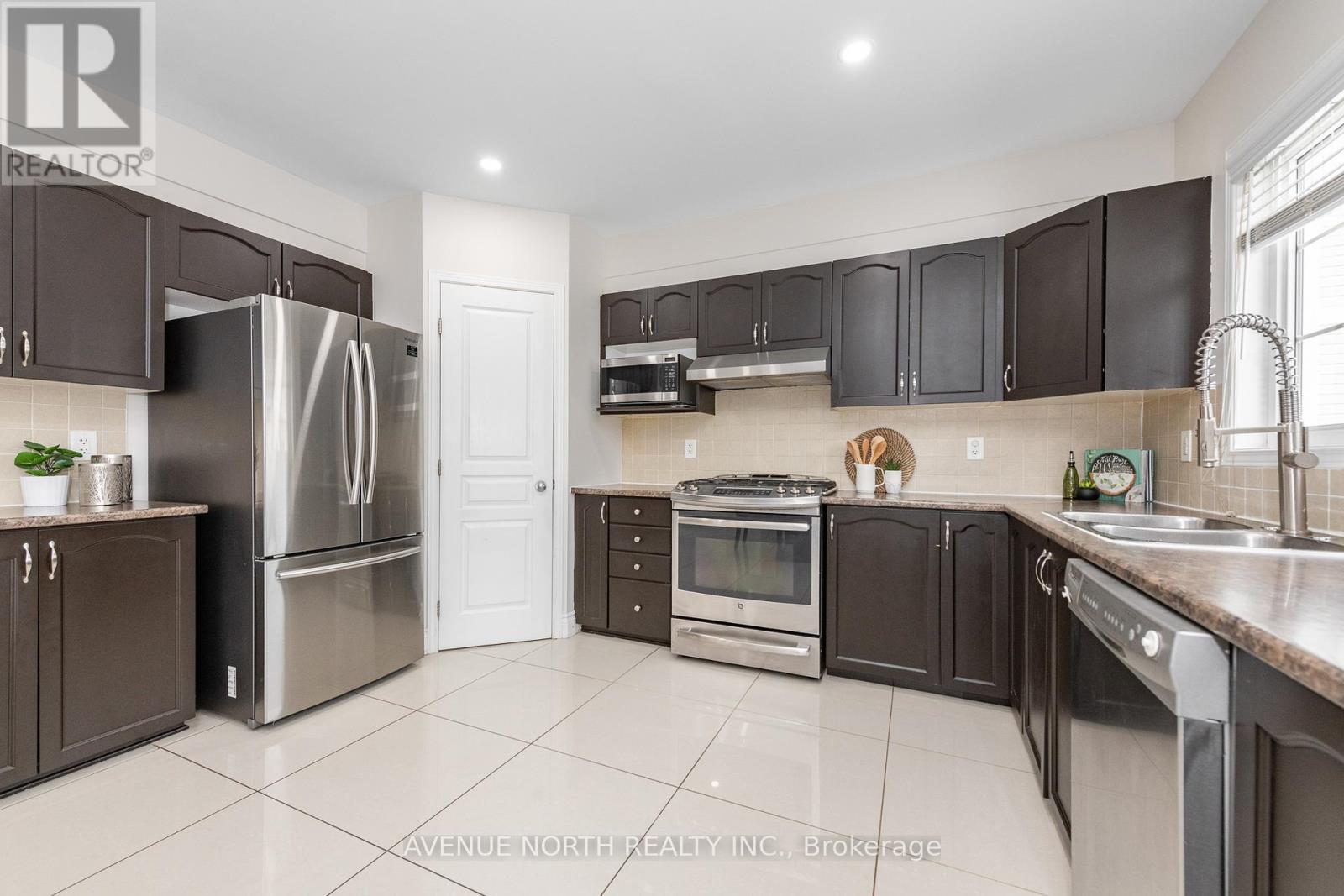 400 Deer View Avenue