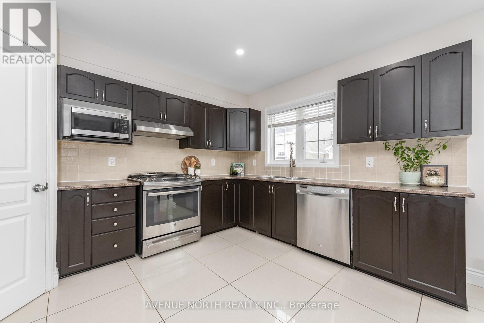 400 Deer View Avenue