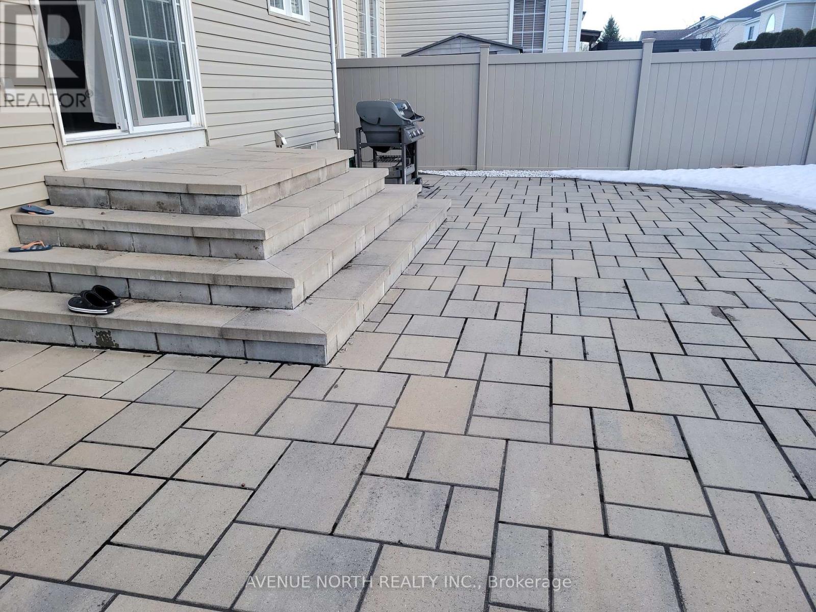 400 Deer View Avenue