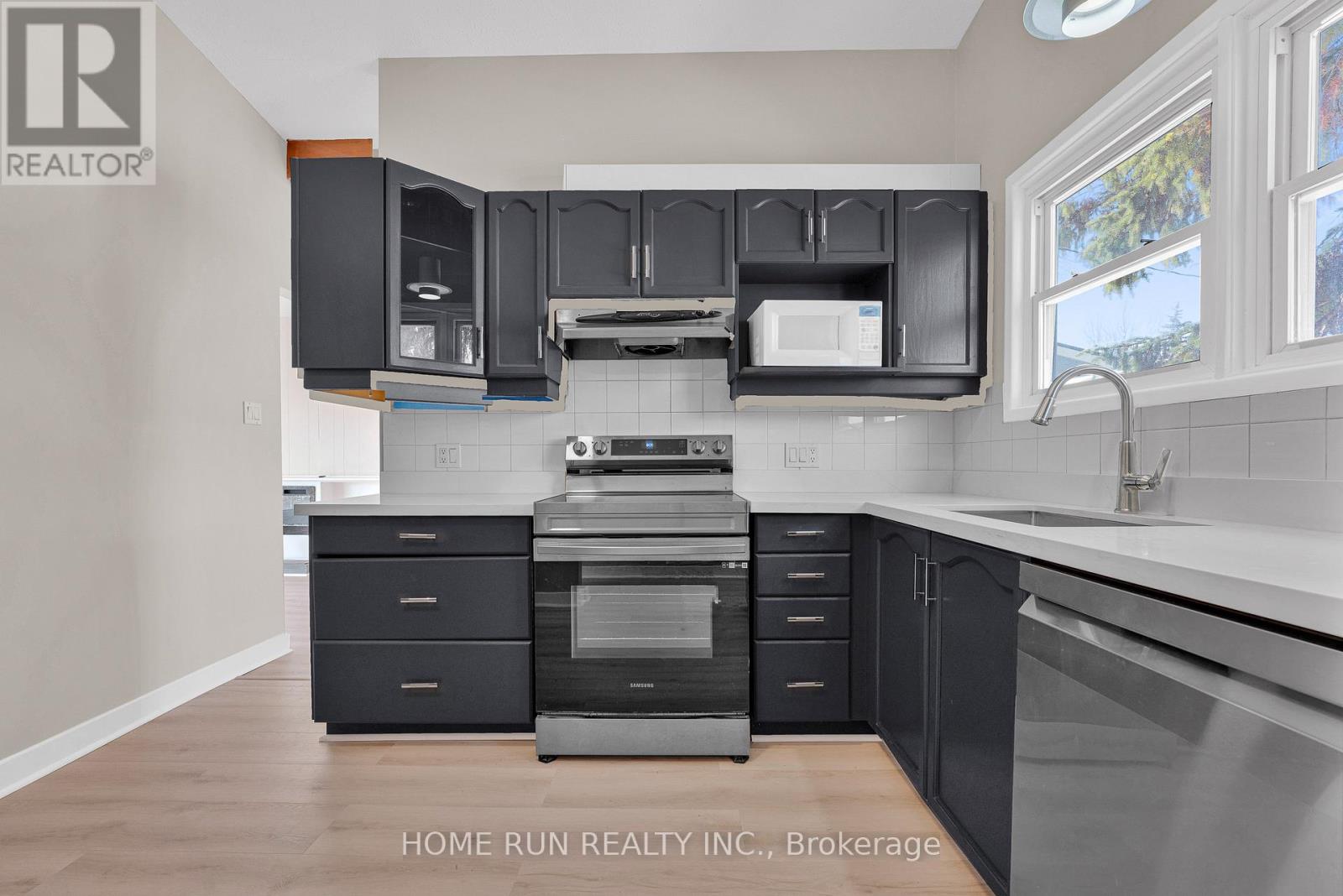 1259 Meadowlands Drive E