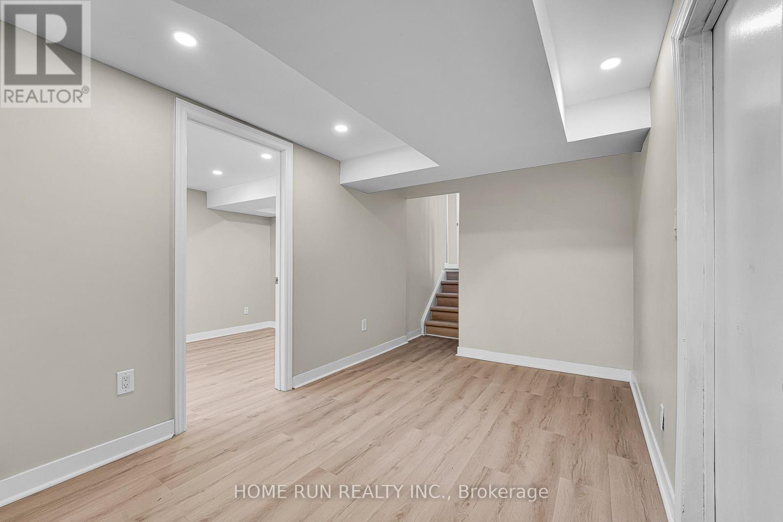 1259 Meadowlands Drive E