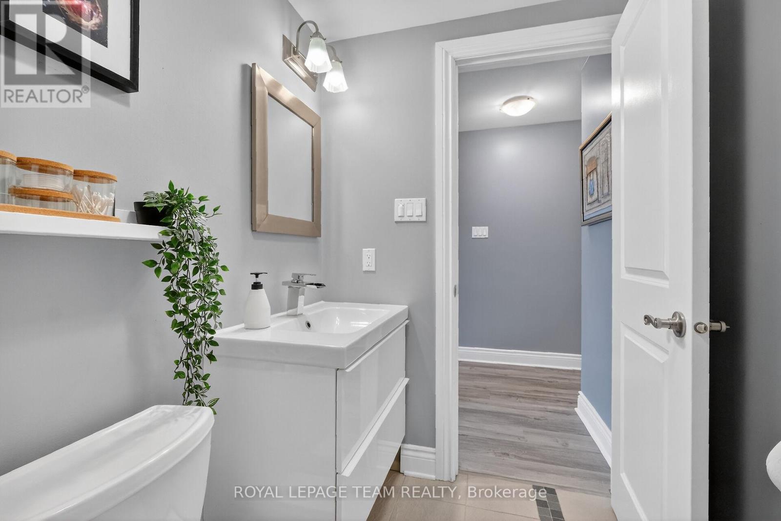 A - 142 A Queen Mary Street