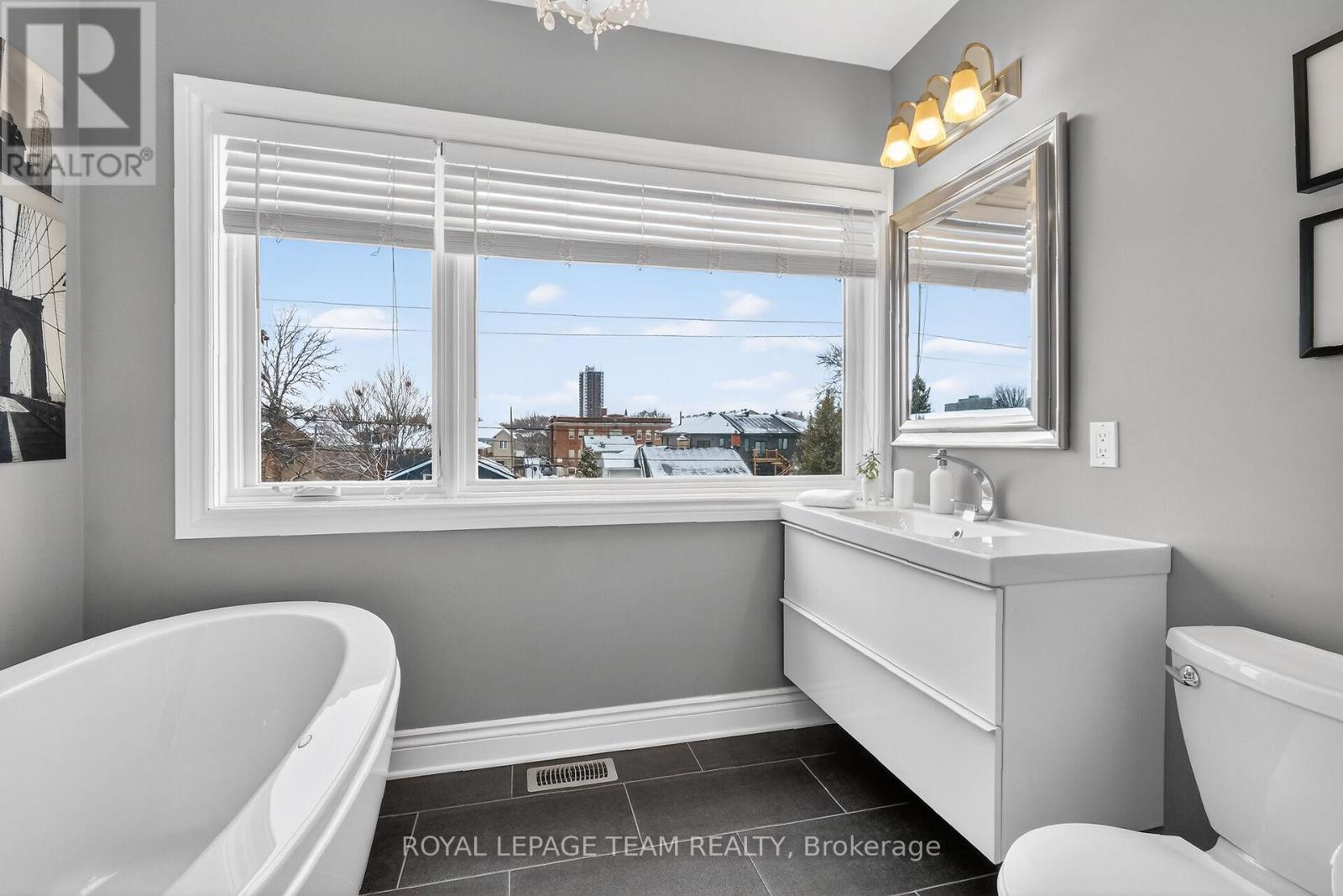 A - 142 A Queen Mary Street