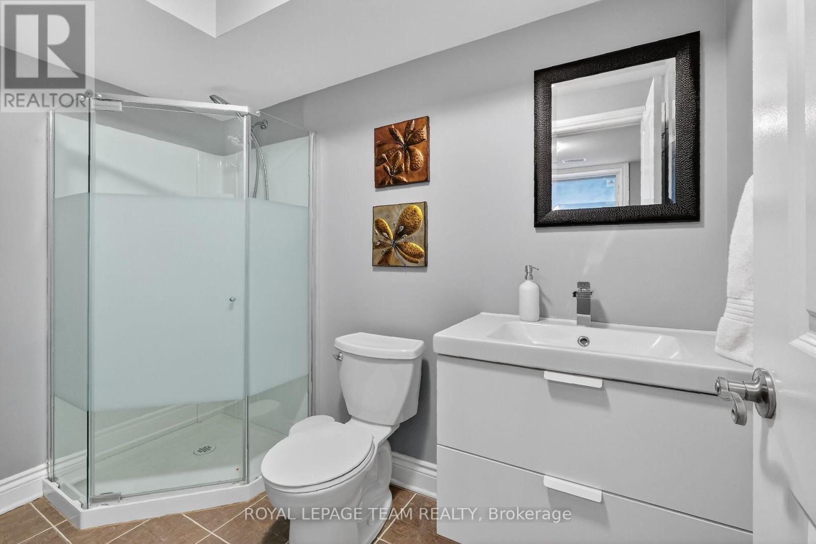 A - 142 A Queen Mary Street