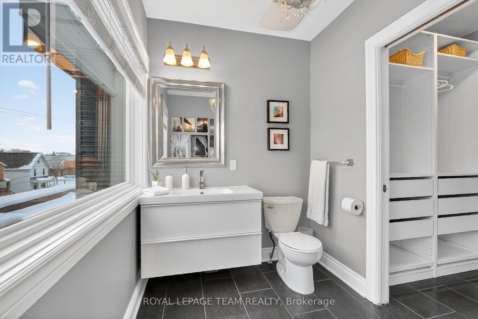 A - 142 A Queen Mary Street