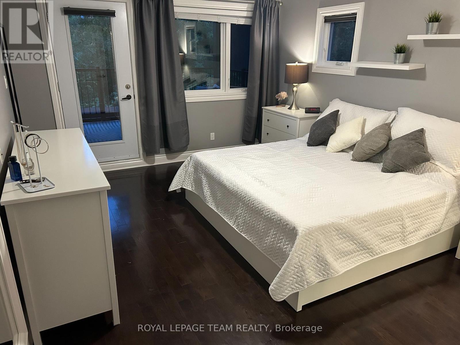 A - 142 A Queen Mary Street